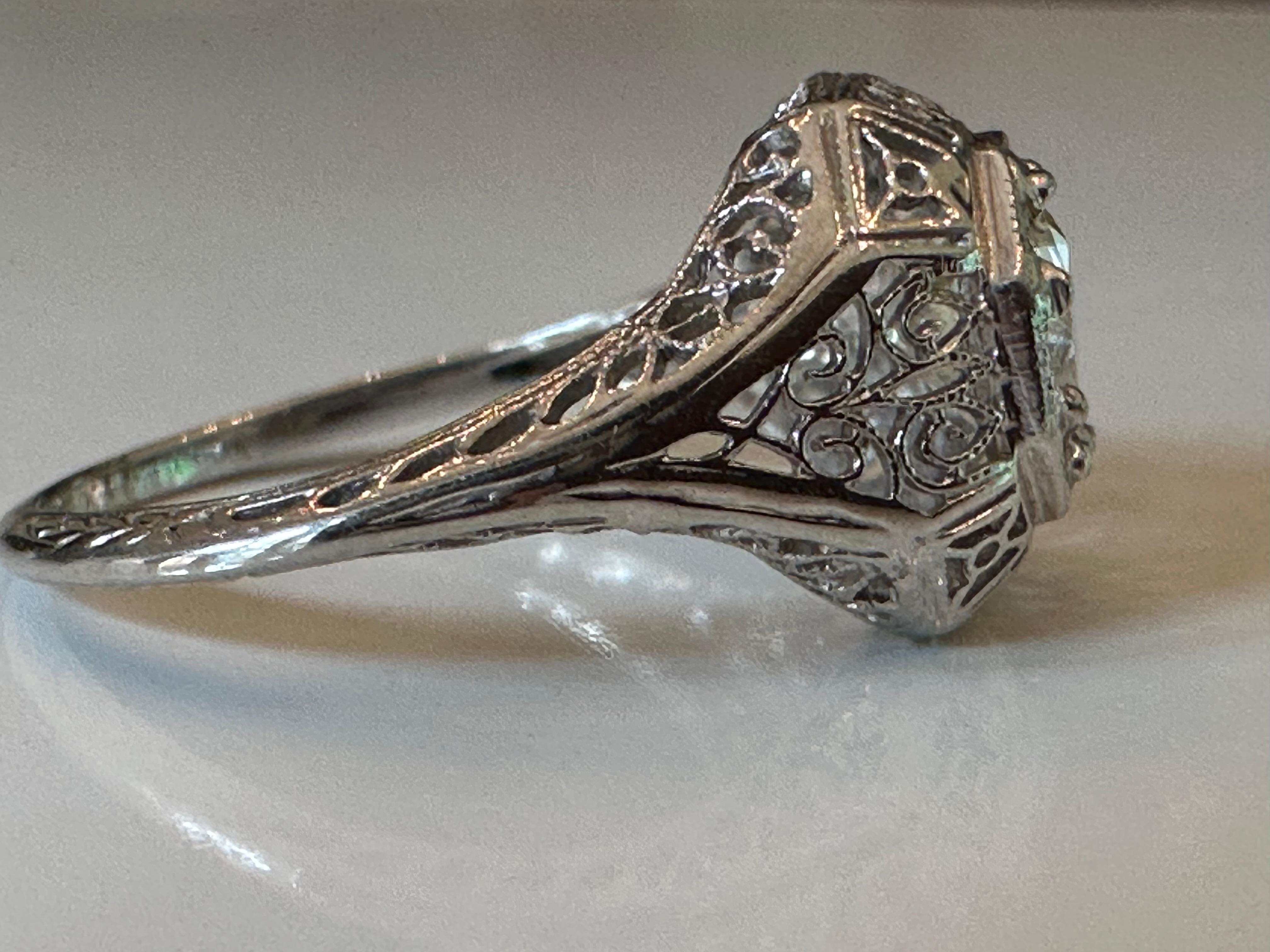 Art Deco Diamond and Filigree Ring  In Good Condition For Sale In Denver, CO