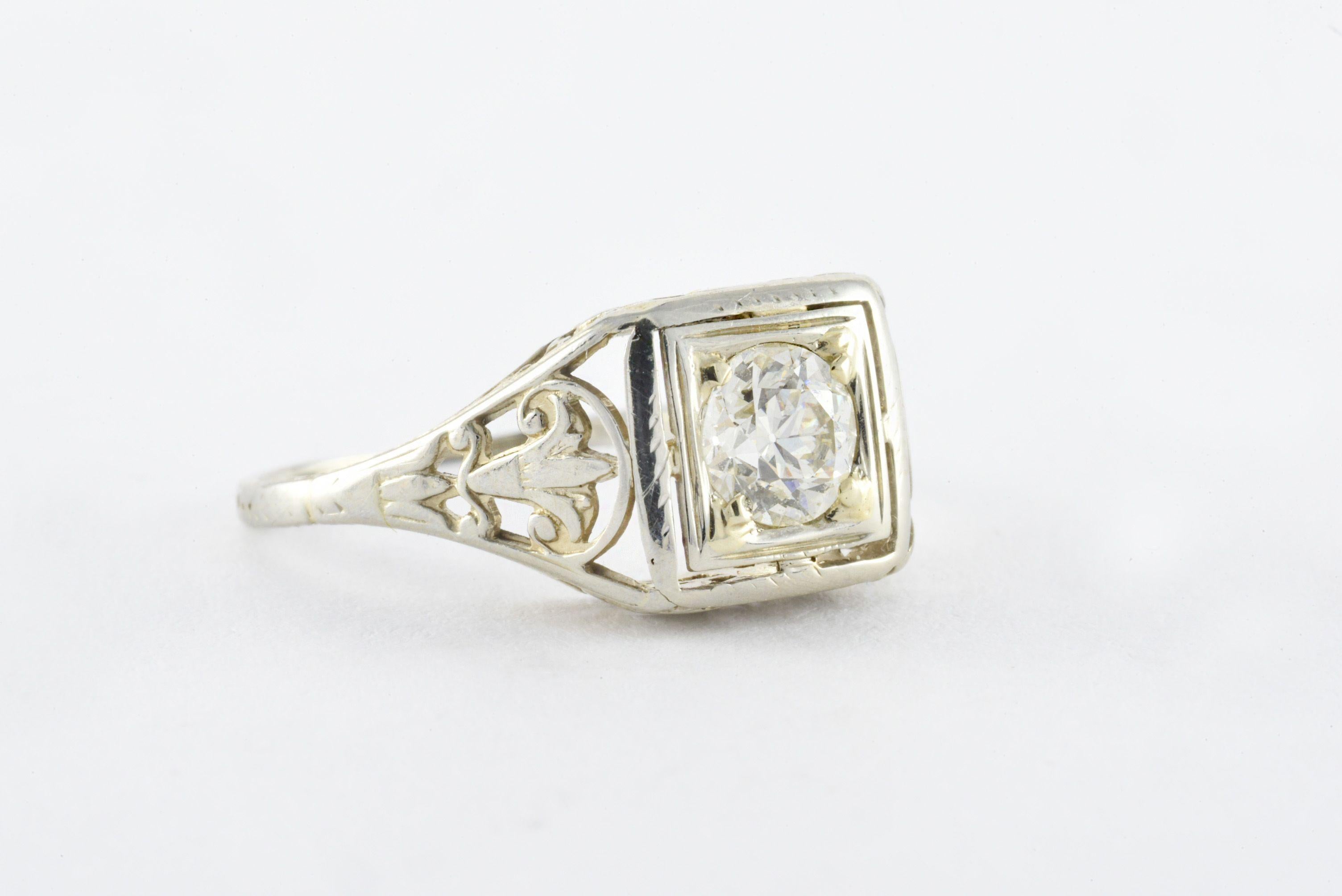 Women's Art Deco Diamond and Filigree Ring For Sale