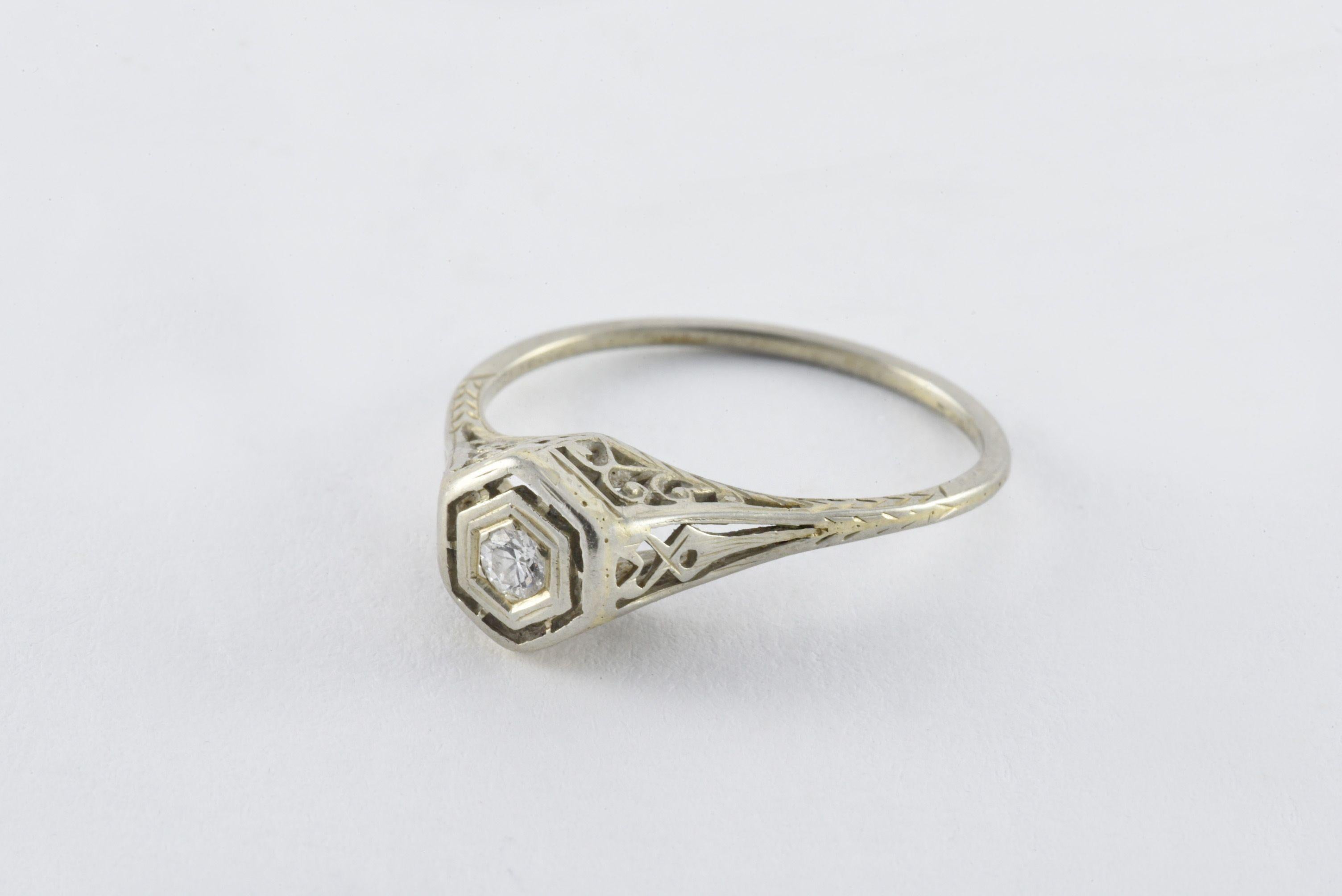 Anello Art Deco con diamanti e filigrana In condizioni buone in vendita a Denver, CO