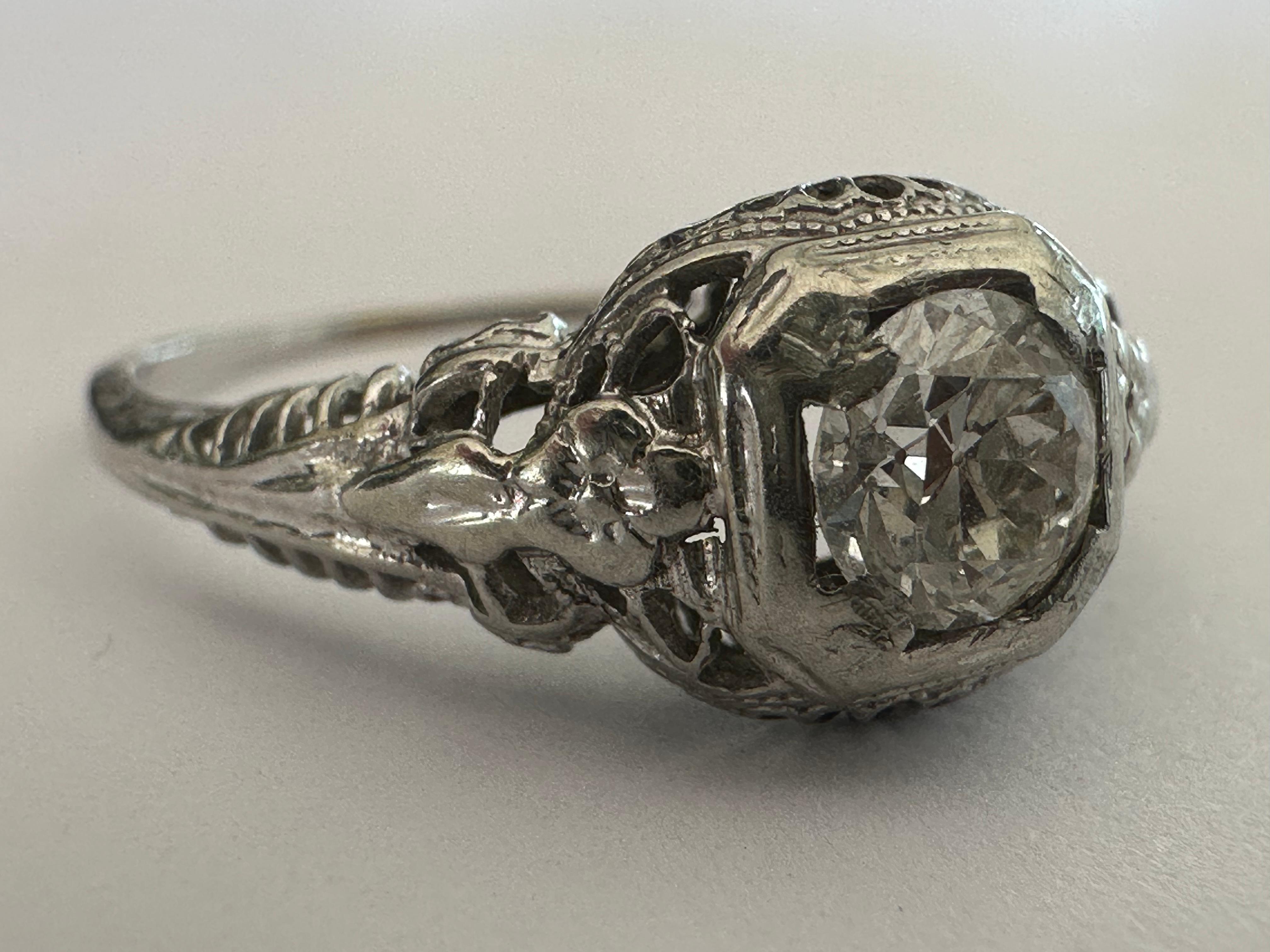 Art Deco Diamond and Filigree Solitaire Ring  For Sale 6