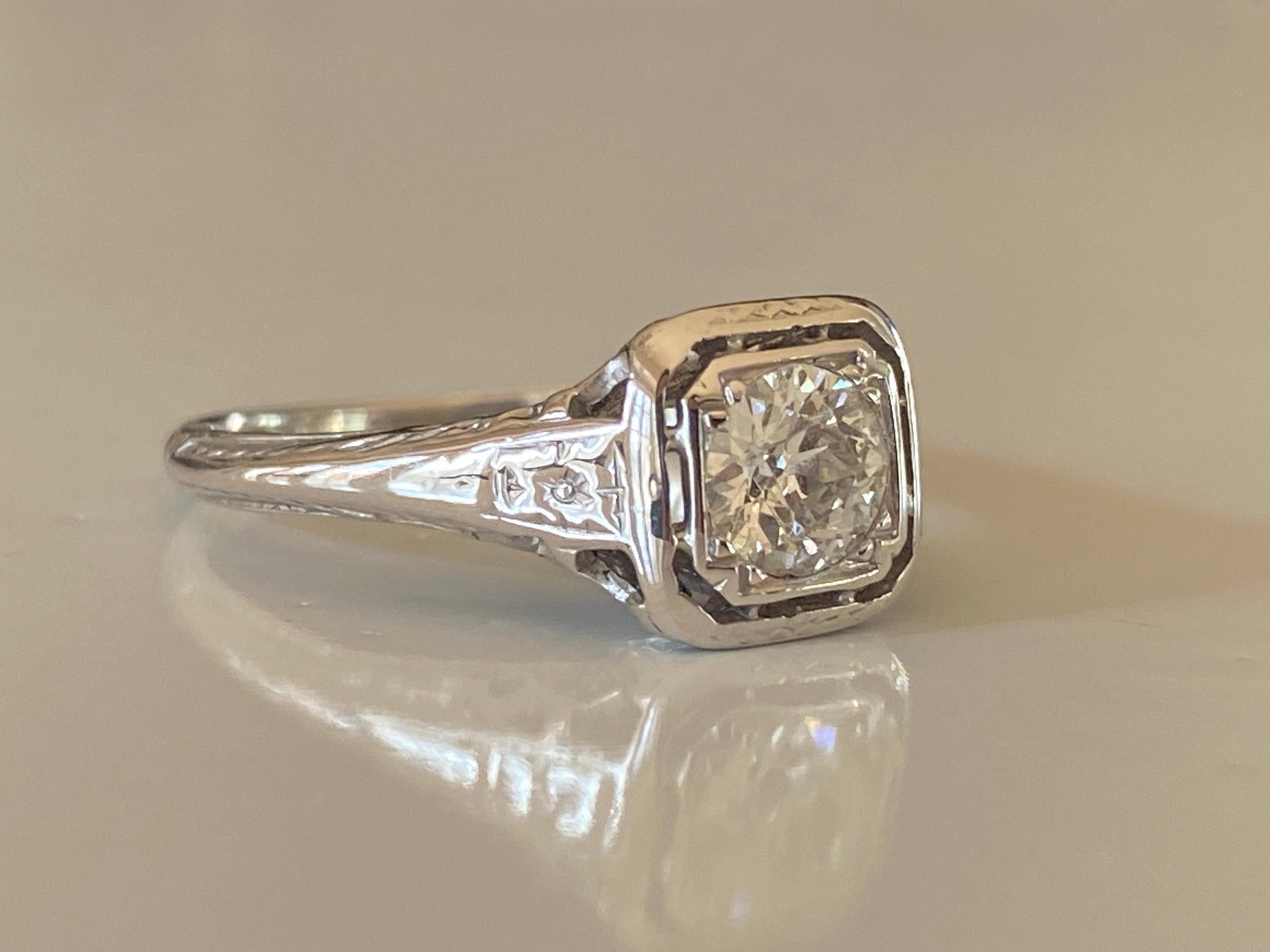 Art Deco Diamond and Filigree Solitaire Ring  For Sale 1