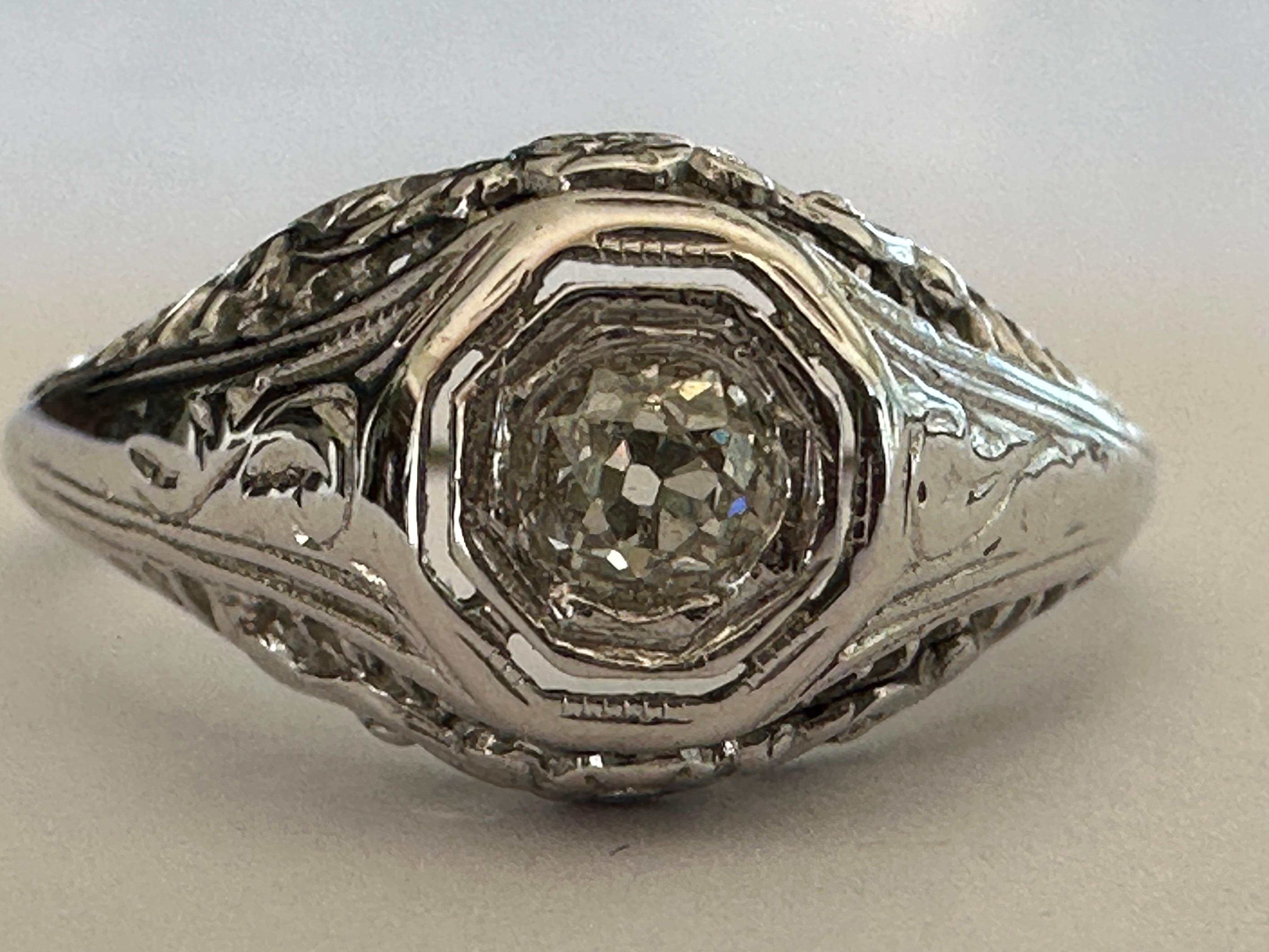 Art Deco Diamond and Filigree Solitaire Ring  For Sale 2