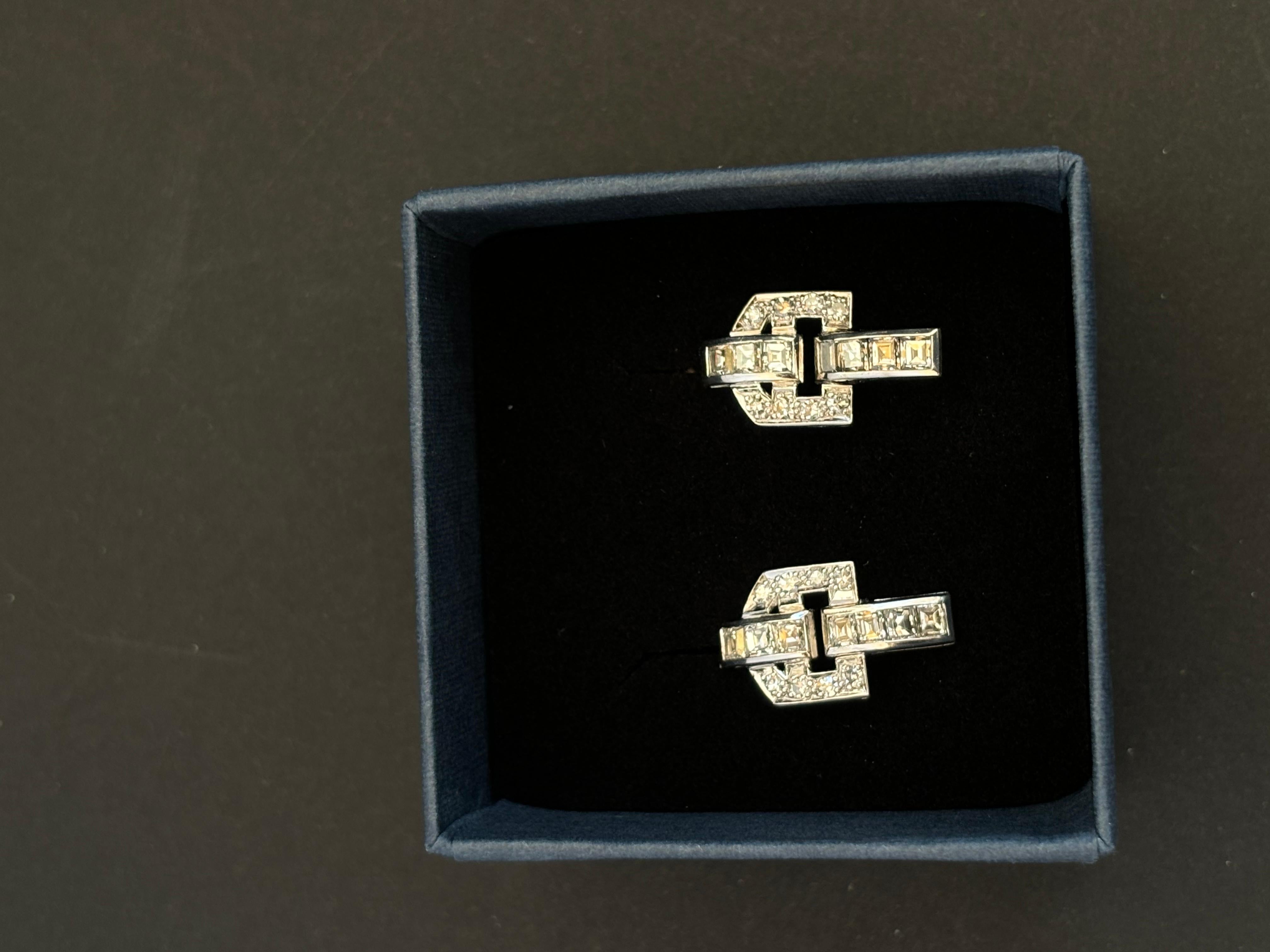 Wonderful art deco earrings from circa 1930-1950. These diamonds and grey gold 18k are a wonderful representation of the work and elegance of this period. 

There are 16 diamonds old and round cut, and 14 diamonds old and rectangular cut (in total).