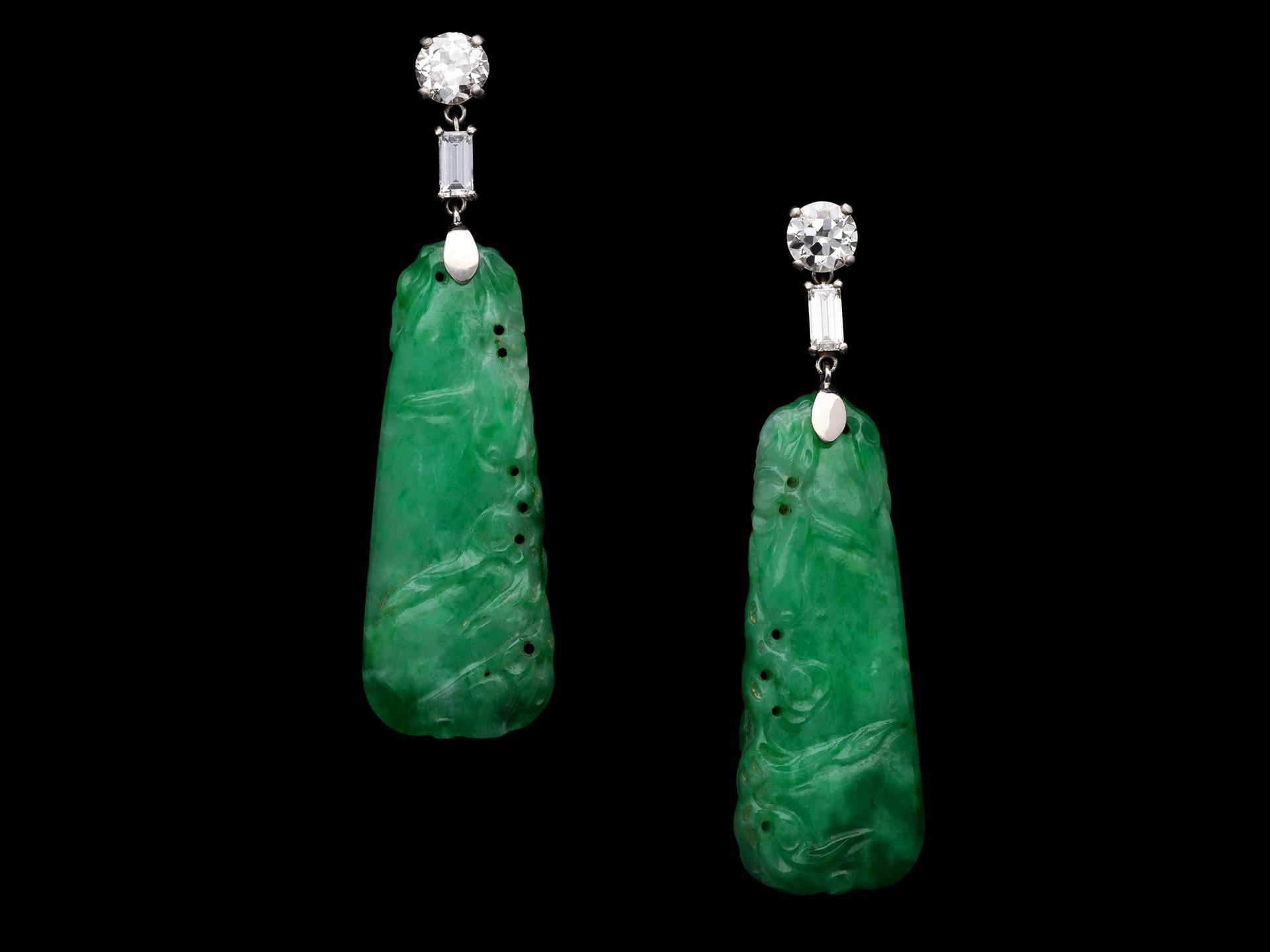 Art Deco diamond and jade earrings, circa 1925.  In Good Condition For Sale In London, GB