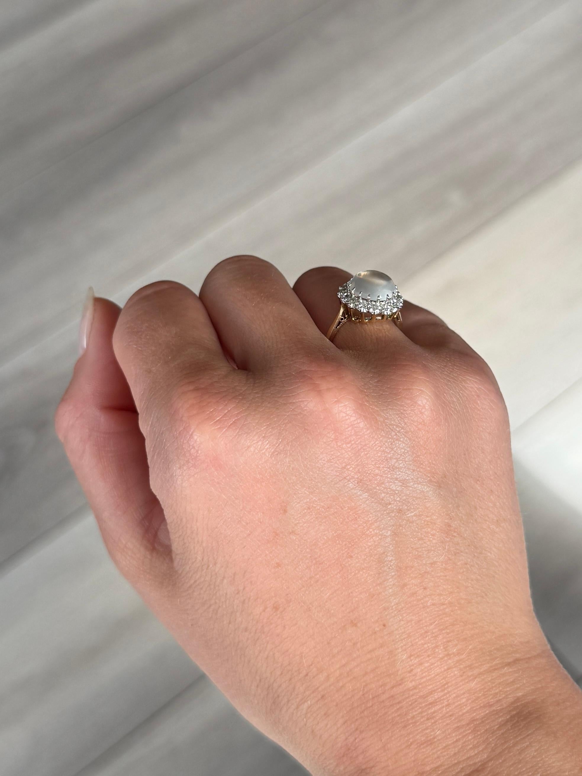 Art Deco Diamond and Moonstone 18 Carat Gold and Platinum Ring For Sale 2