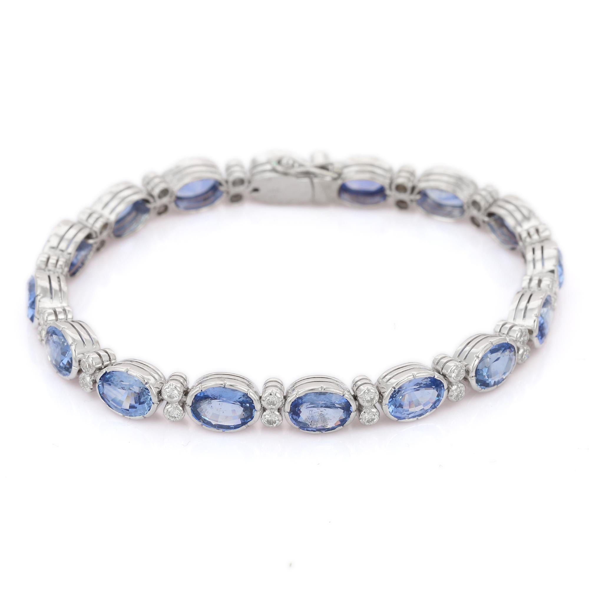 Tennisarmband im Art-Déco-Stil mit Diamanten und natürlichen blauen Saphiren, 18 Karat Weißgold (Ovalschliff) im Angebot