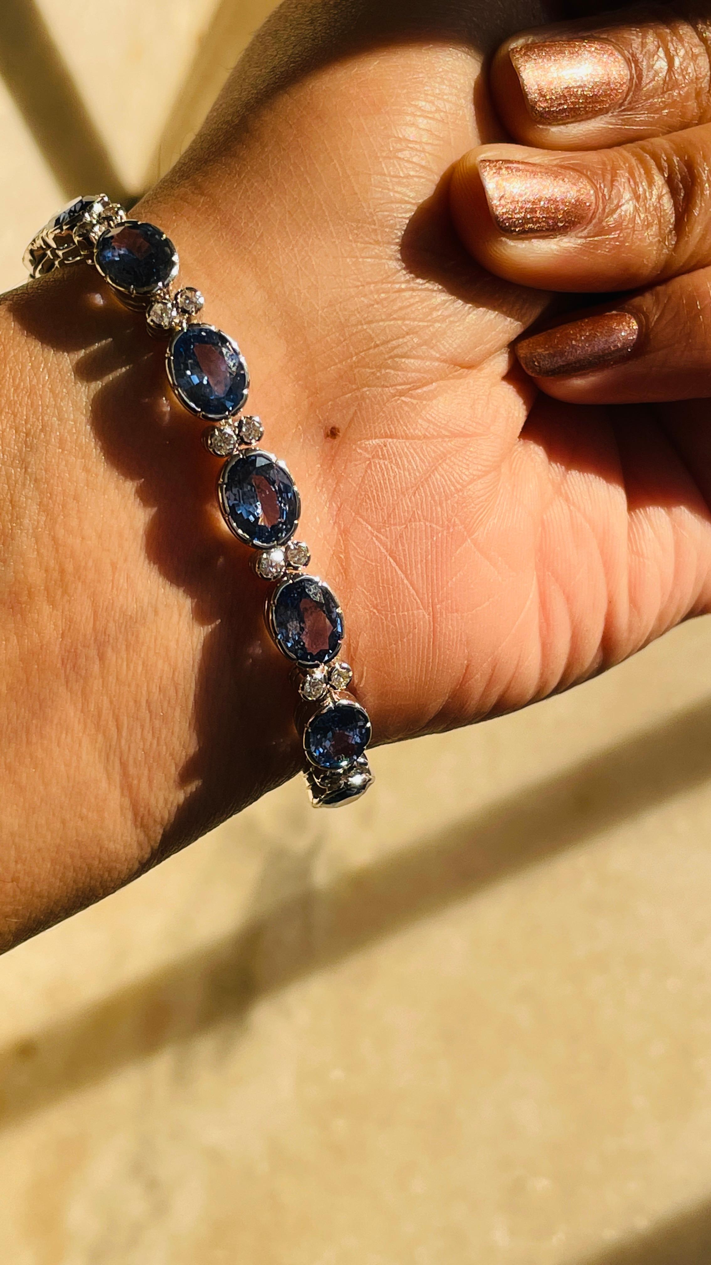 Tennisarmband im Art-Déco-Stil mit Diamanten und natürlichen blauen Saphiren, 18 Karat Weißgold im Zustand „Neu“ im Angebot in Houston, TX