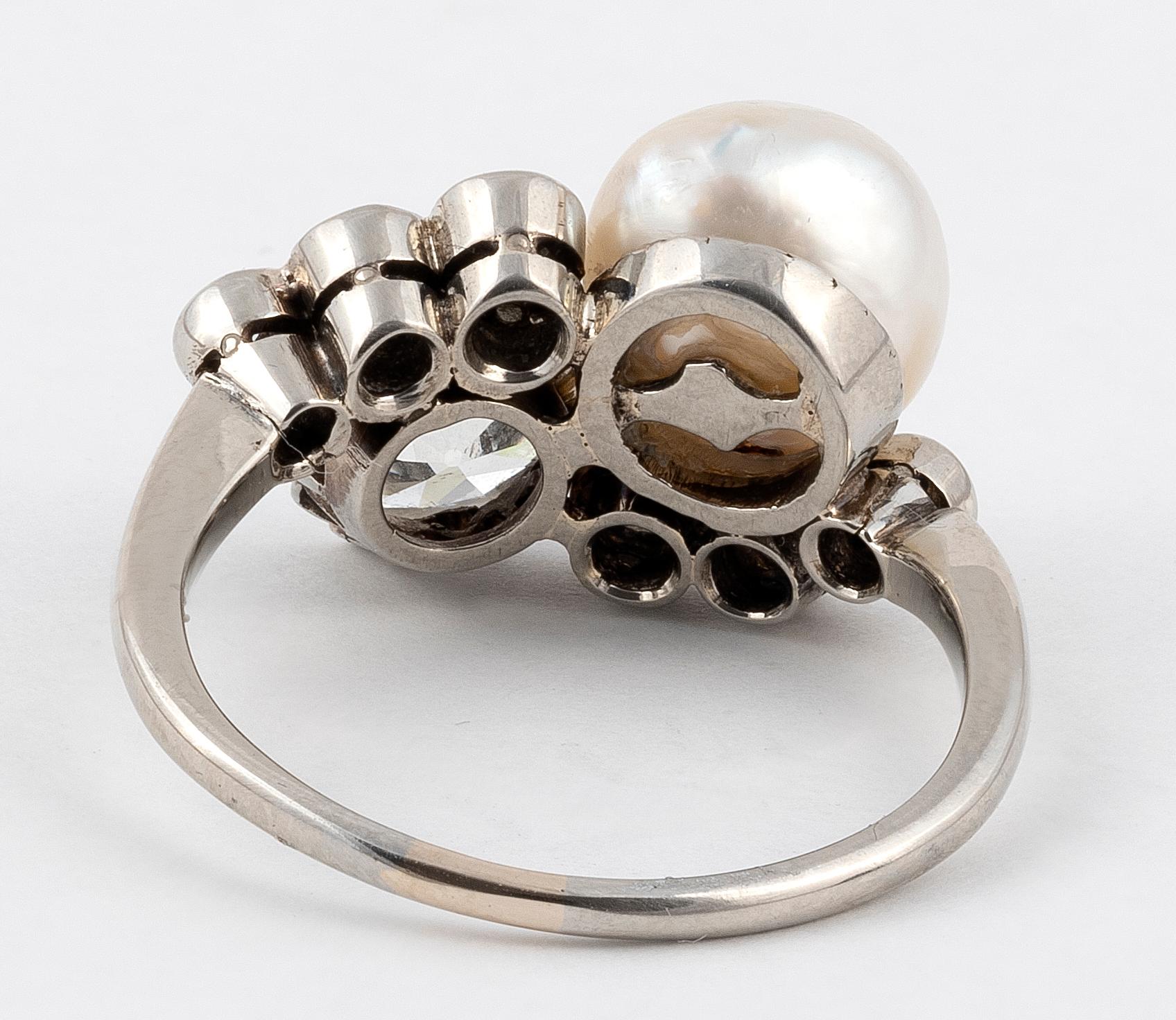 Art Deco' Diamond and Natural Pearl Crossover Ring In Excellent Condition In Firenze, IT