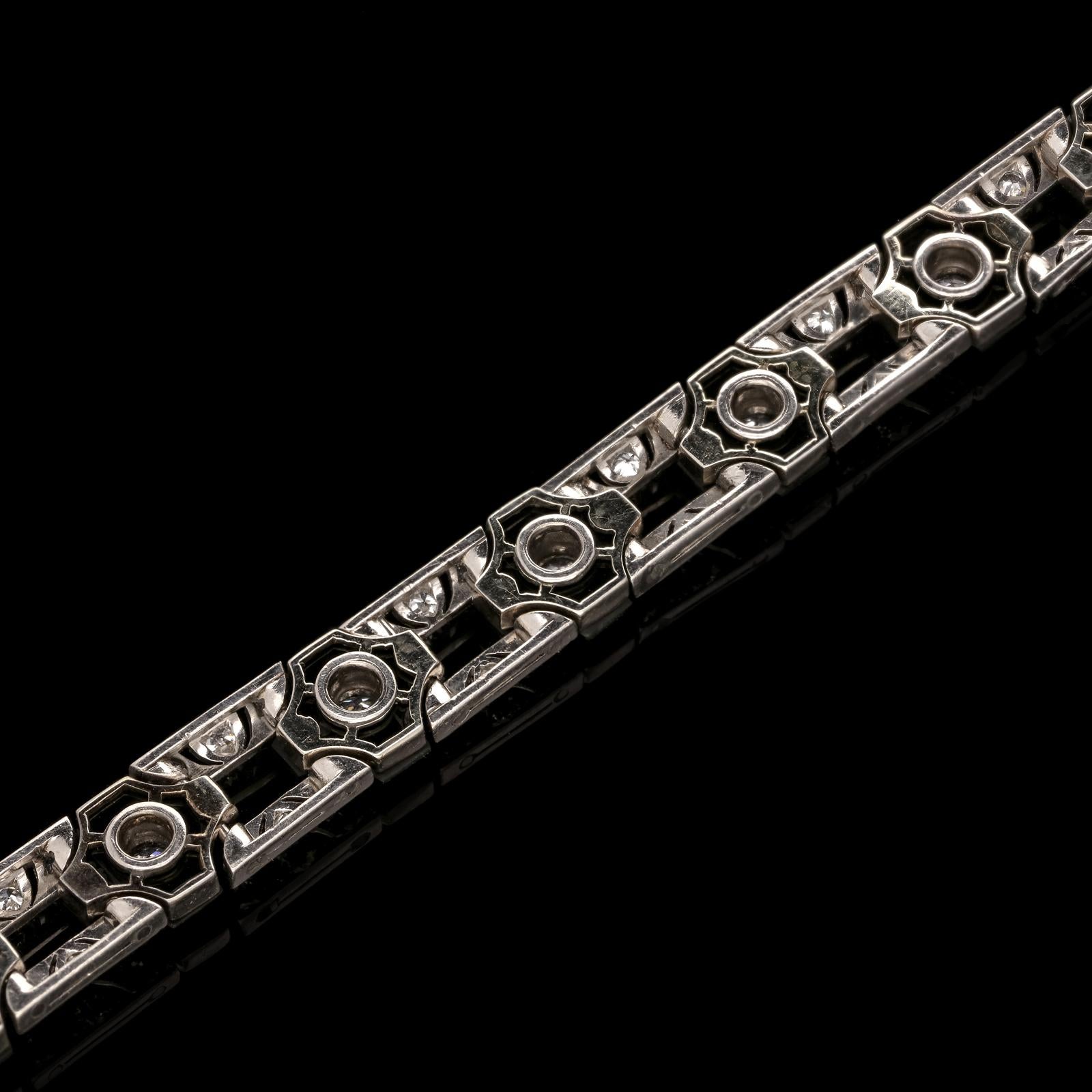 Art Deco Diamond and Onyx Openwork Bracelet, Circa 1930's In Excellent Condition In London, GB