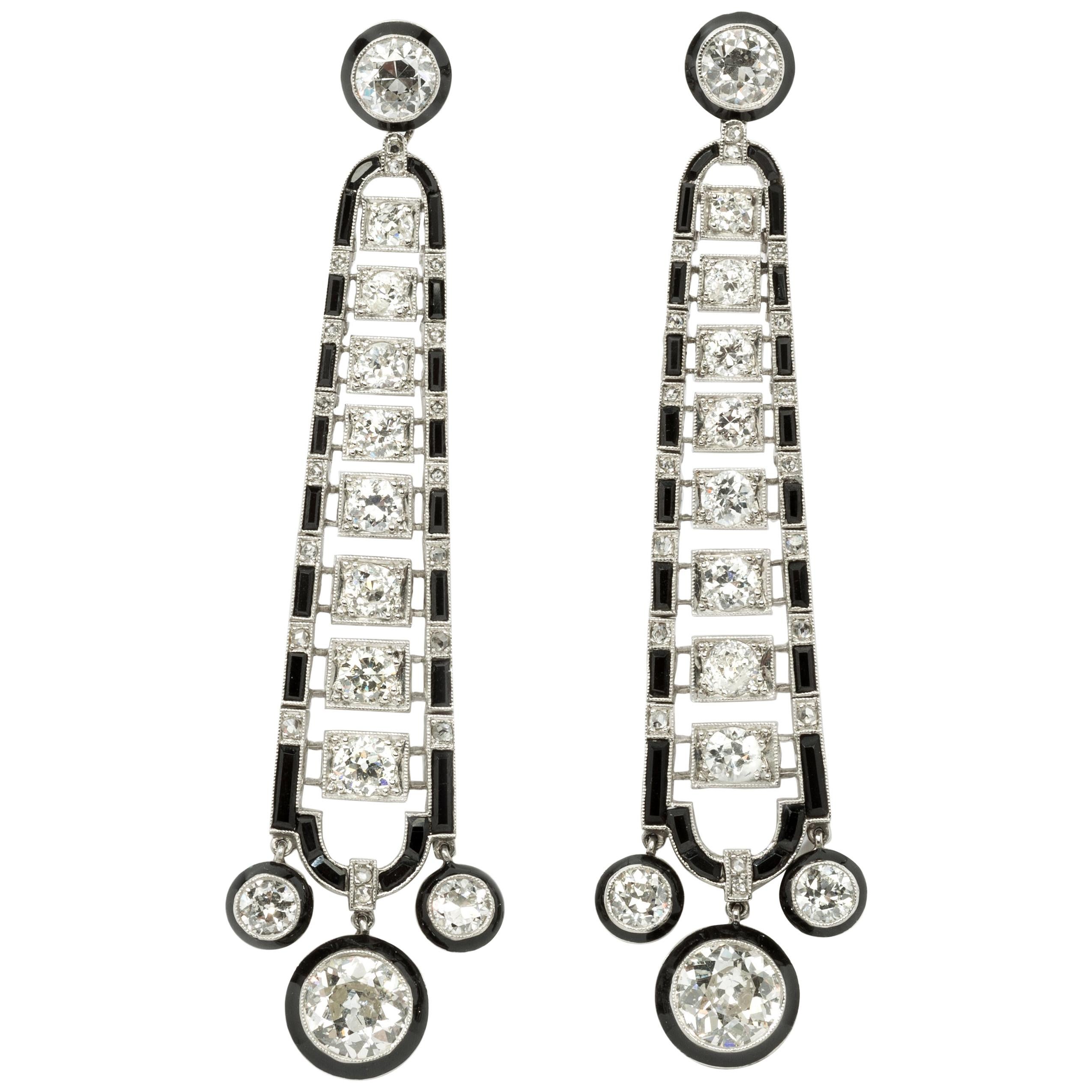 Ohrringe aus Platin mit Diamanten und Onyx im Art-déco-Stil