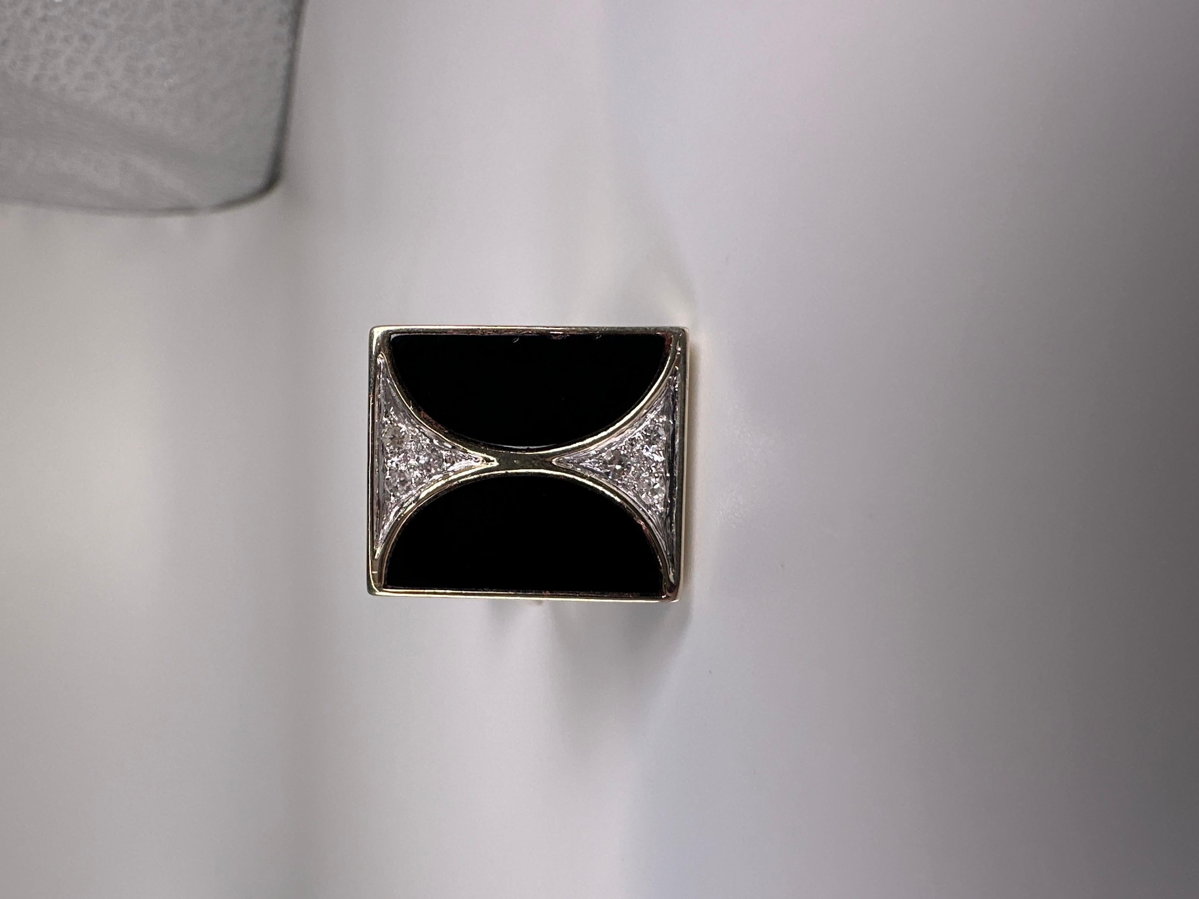 Round Cut Art Deco diamond and onyx ring 14KT yellow gold For Sale