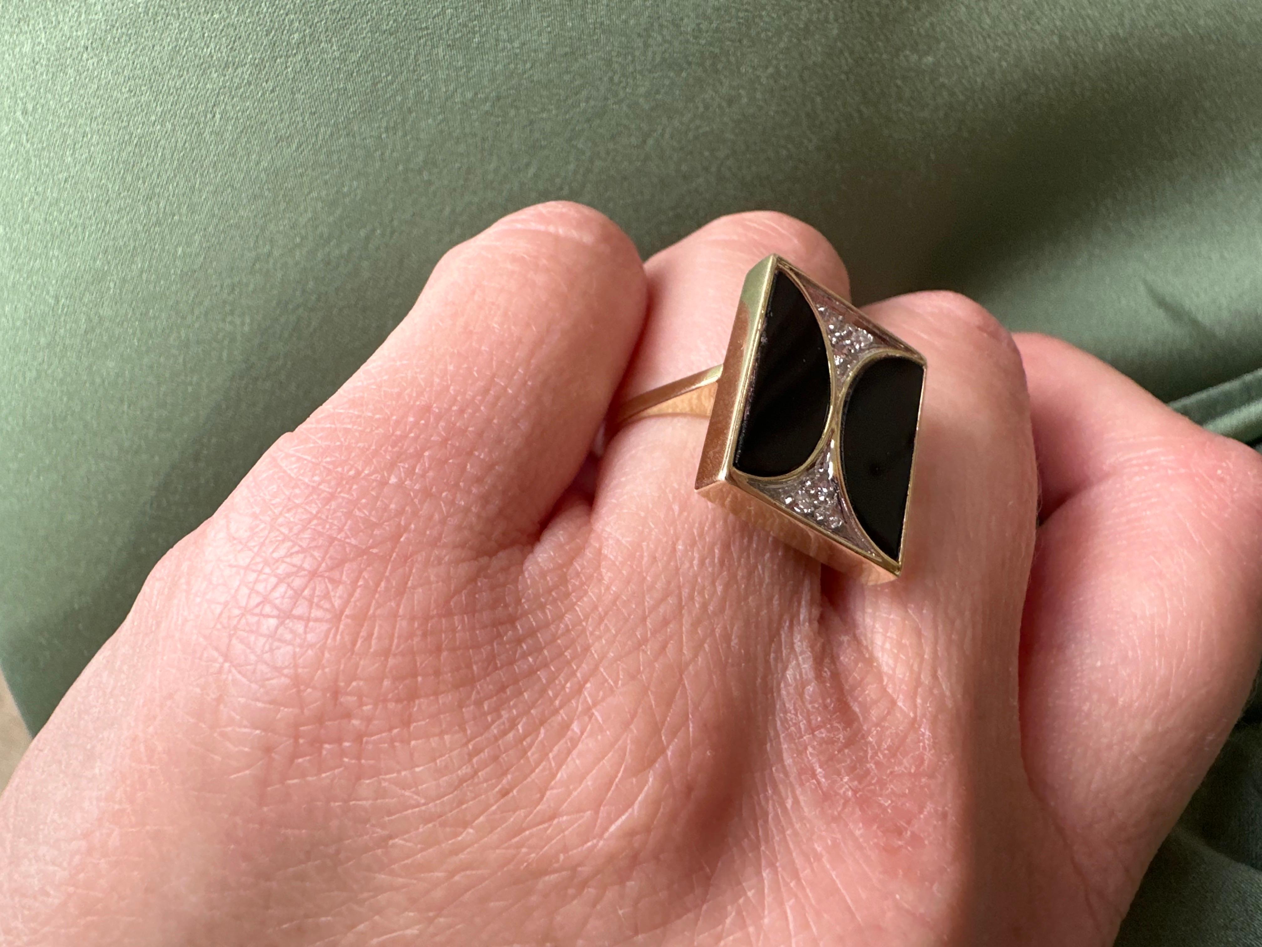 Art Deco diamond and onyx ring 14KT yellow gold For Sale 1