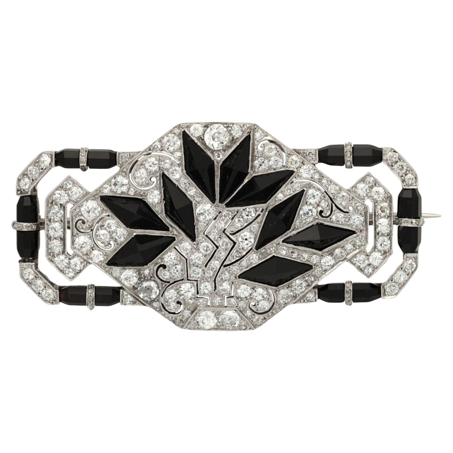Broche florale stylisée en diamant et onyx Art déco Circa 1925