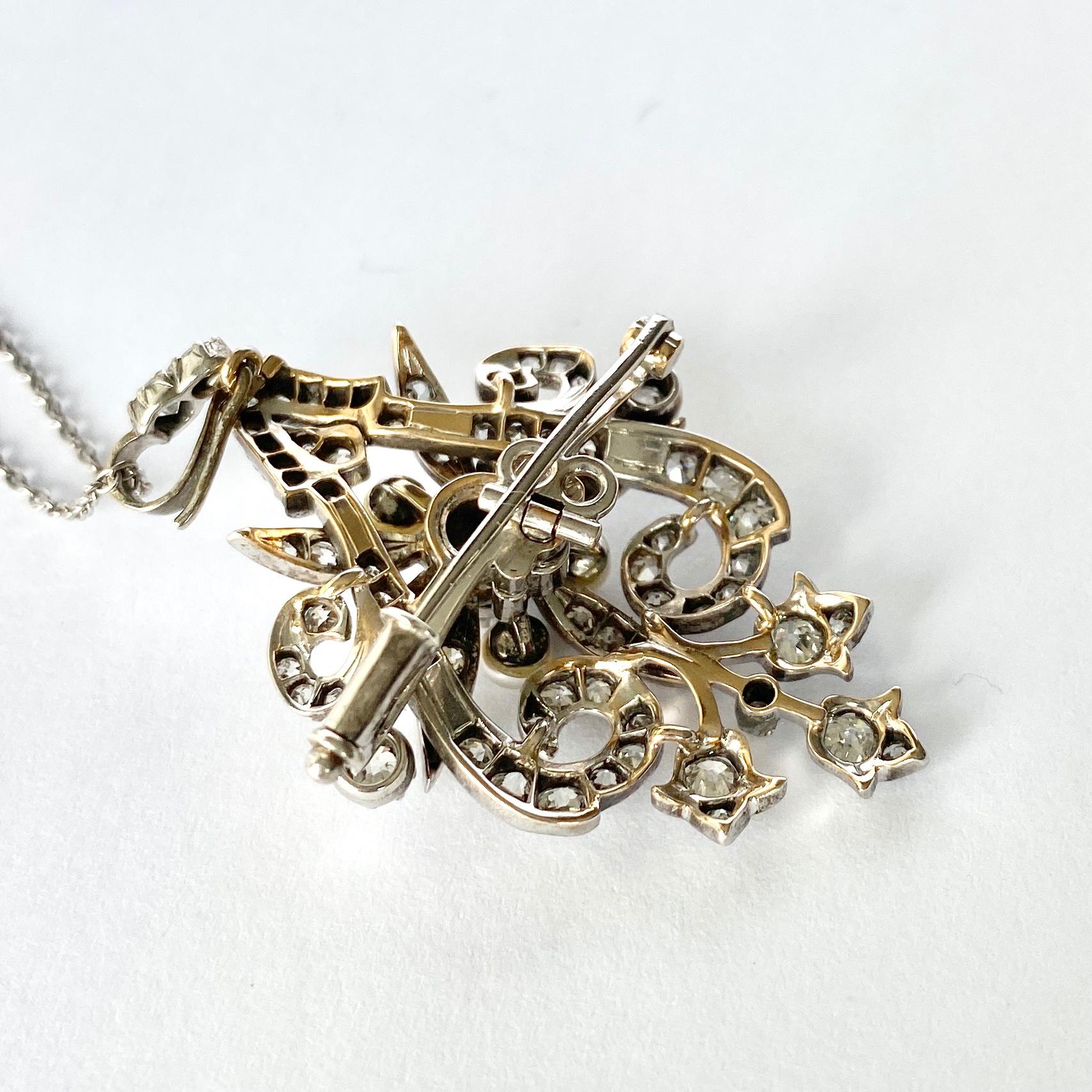 Dieser atemberaubende Anhänger besteht aus insgesamt ca. 3 Karat Diamanten und fünf natürlichen Perlen. Die Anhänger sind aus 18 Karat Weißgold modelliert. Dieser Anhänger kann auf verschiedene Arten getragen werden, auch als Brosche. 

Abmessungen