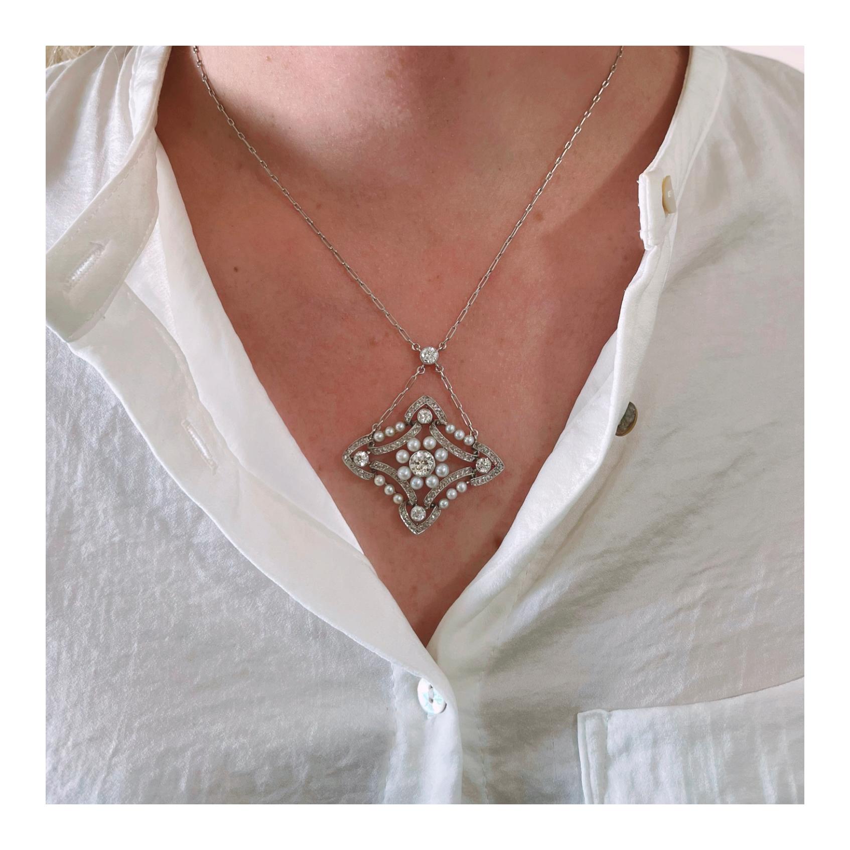 Taille rose Pendentif Art déco en platine avec diamants et perles en vente