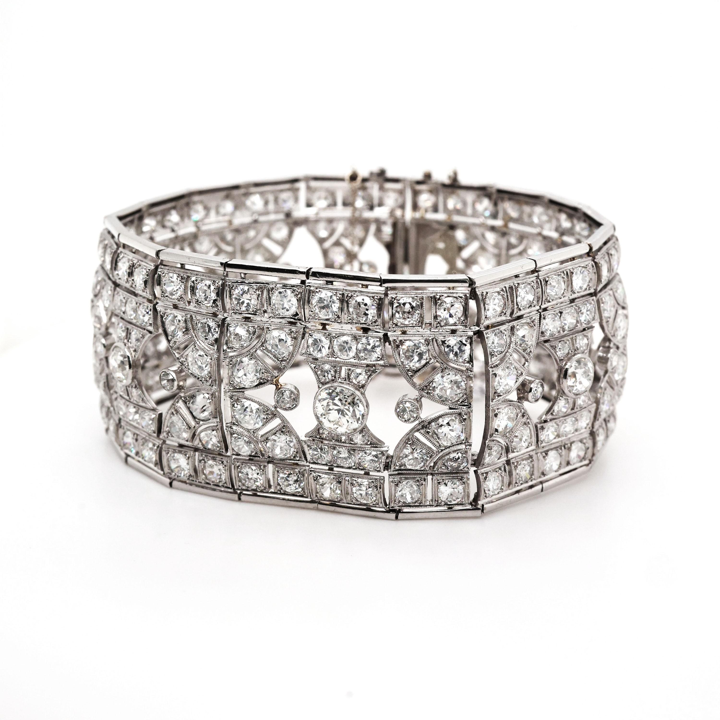 Art-Déco-Armband aus Platin mit Diamanten und Platin, 30,00 Karat, um 1930 (Alteuropäischer Schliff)
