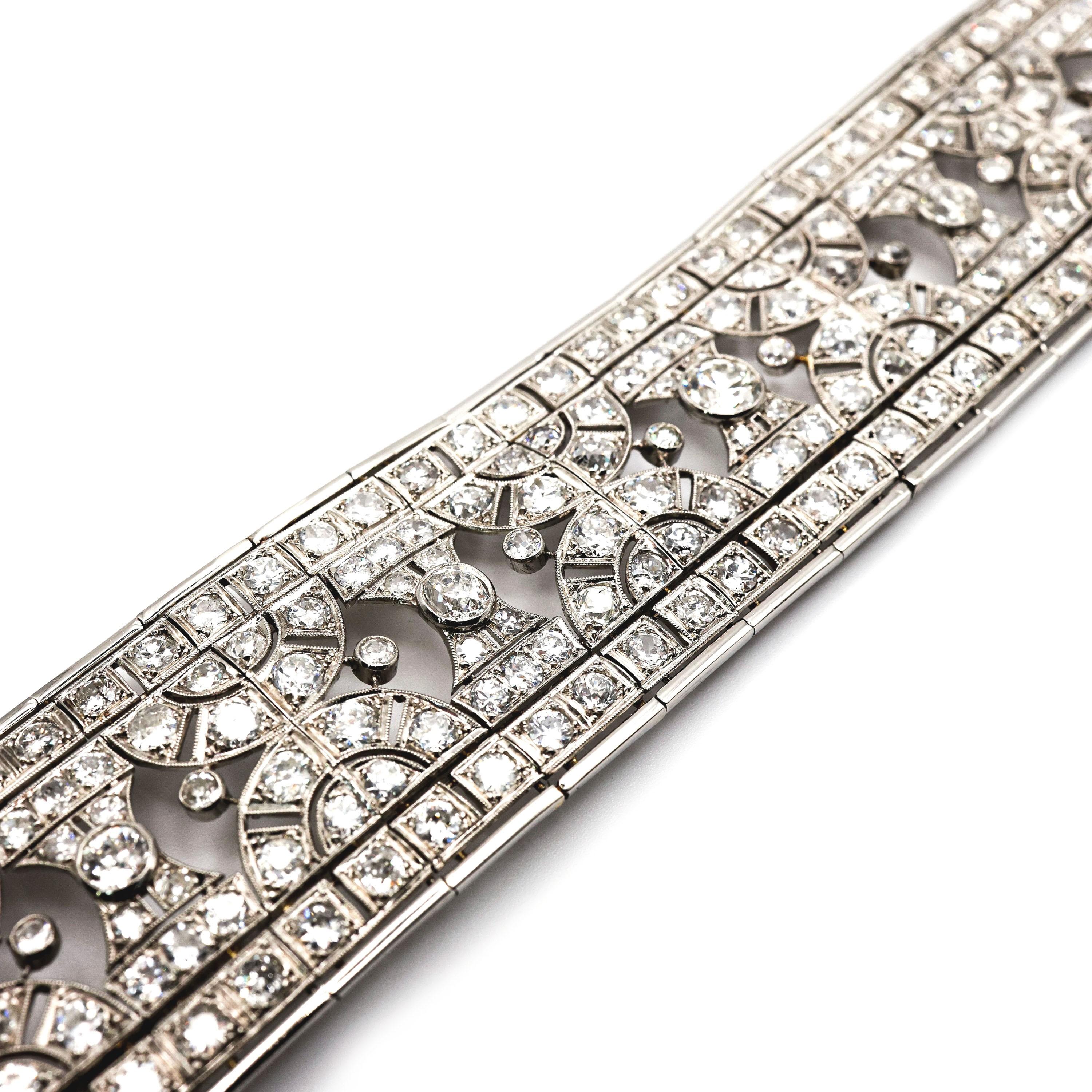 Art-Déco-Armband aus Platin mit Diamanten und Platin, 30,00 Karat, um 1930 im Zustand „Gut“ in London, GB
