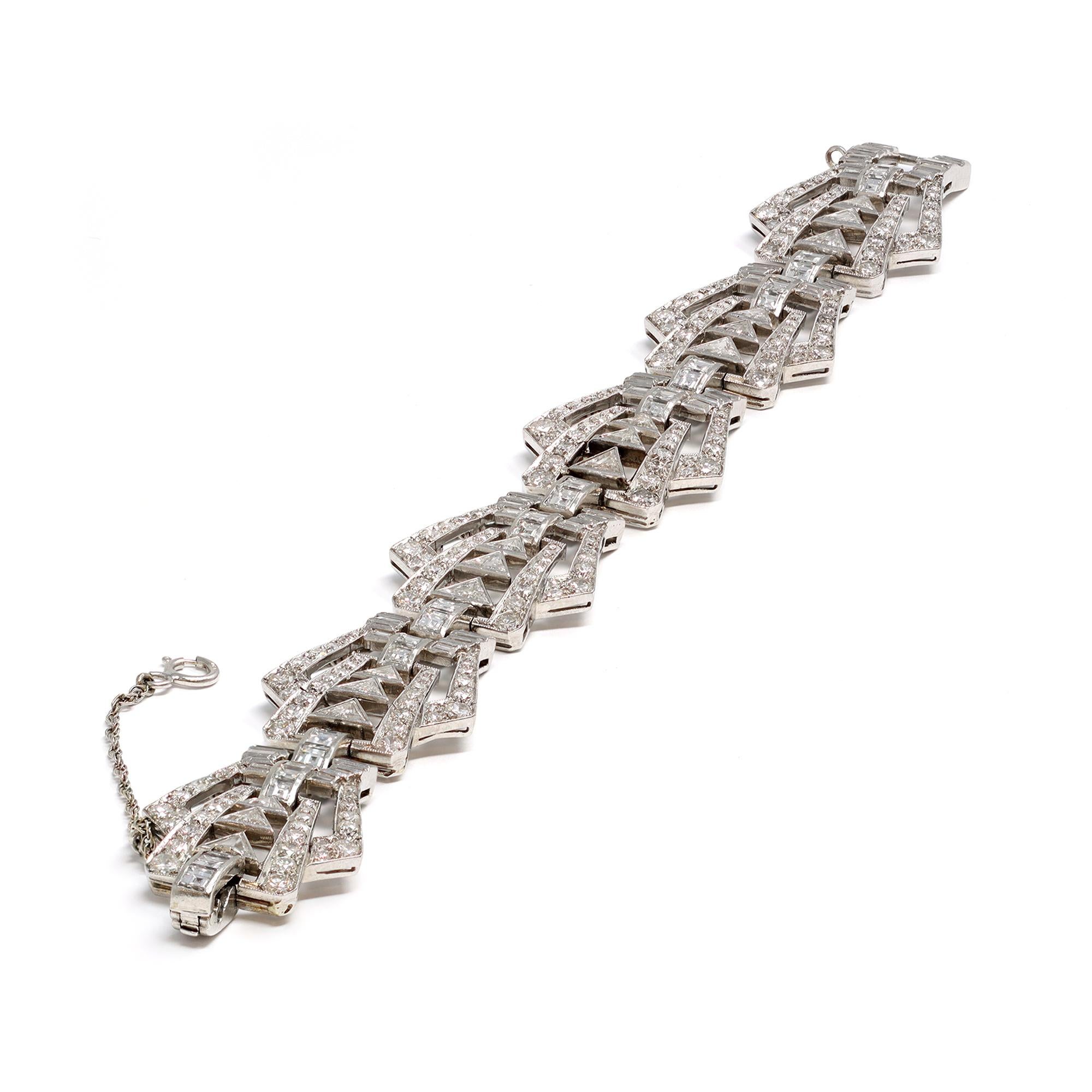 Art Deco Diamond and Platinum Bracelet, circa 1925 In Good Condition For Sale In Miami, FL