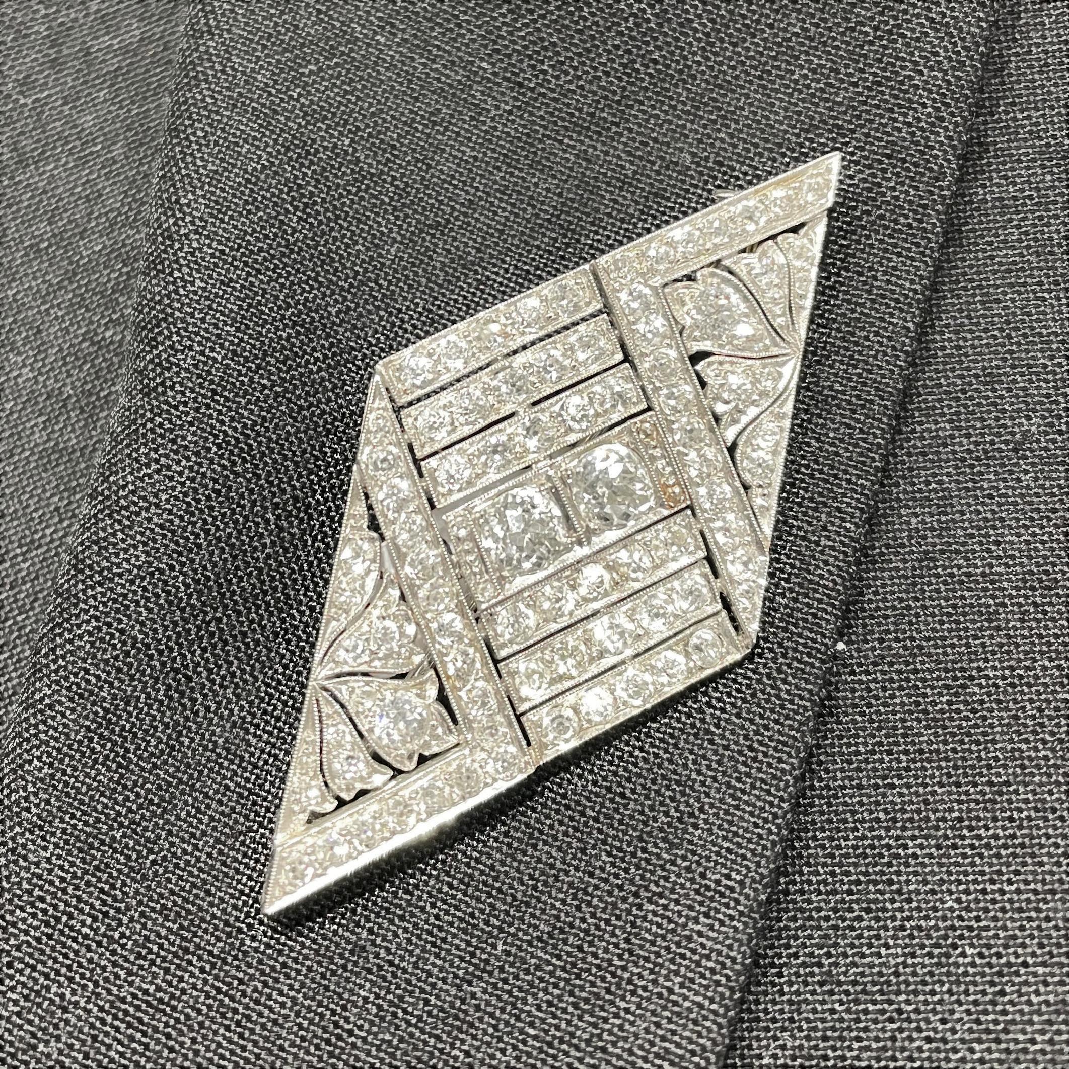 Round Cut Art Deco Diamond and Platinum Brooch, 4.50 Carats, circa 1930 For Sale