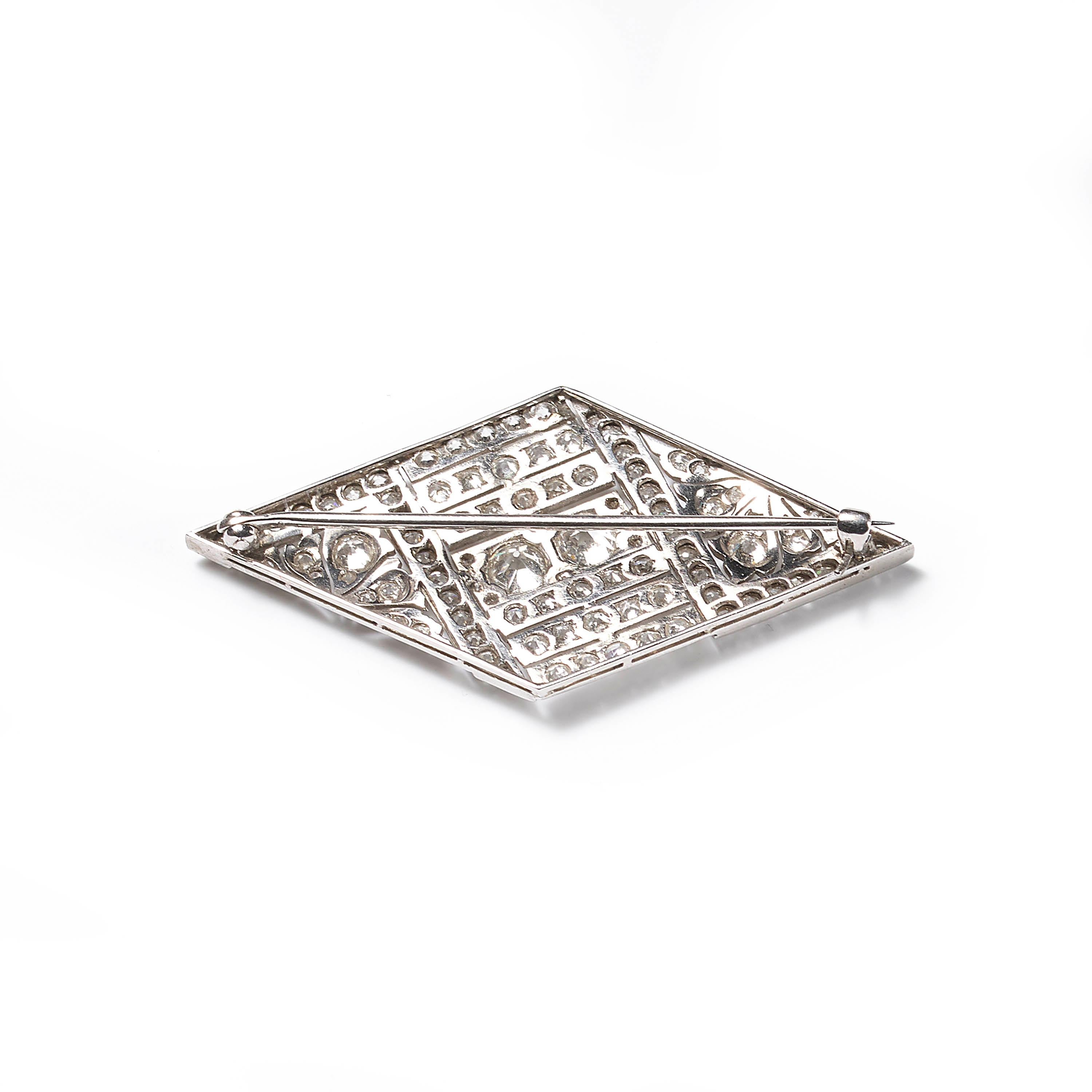 Art Deco Diamond and Platinum Brooch, 4.50 Carats, circa 1930 For Sale 1