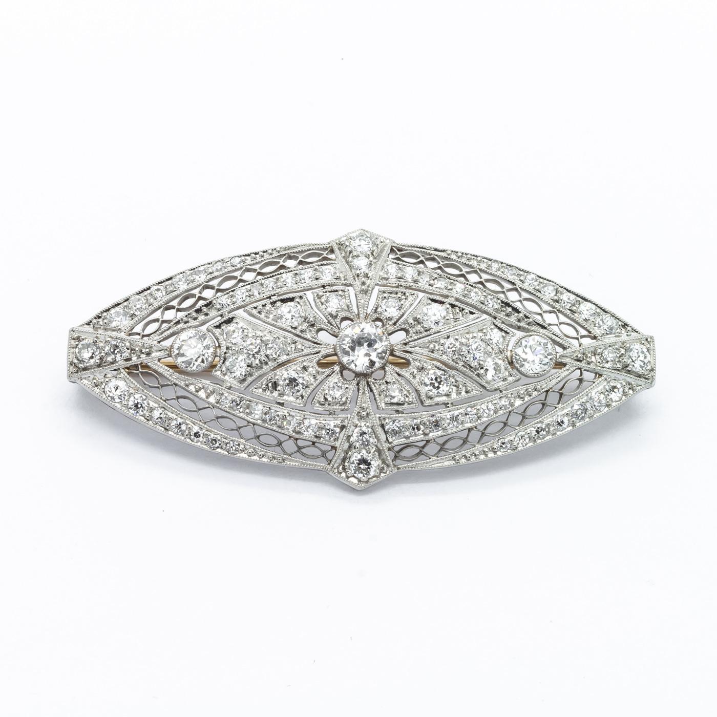 Taille vieille Europe Broche Art déco en diamant et platine, vers 1925 en vente
