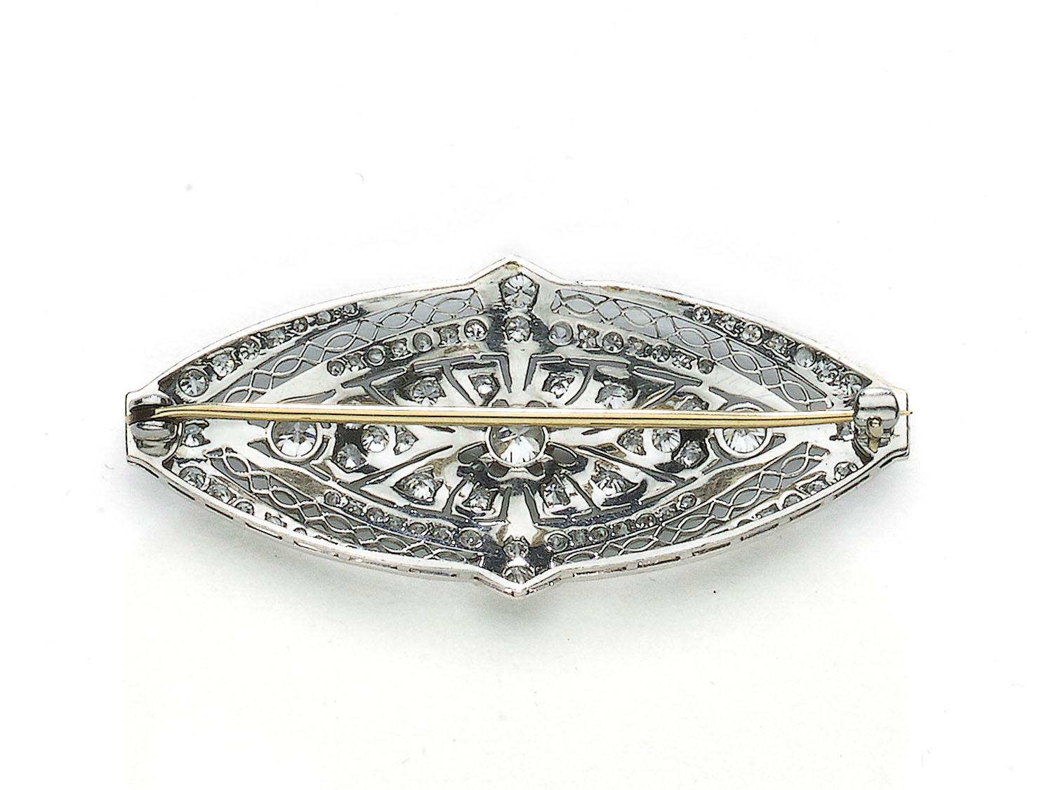 Broche Art déco en diamant et platine, vers 1925 en vente 2