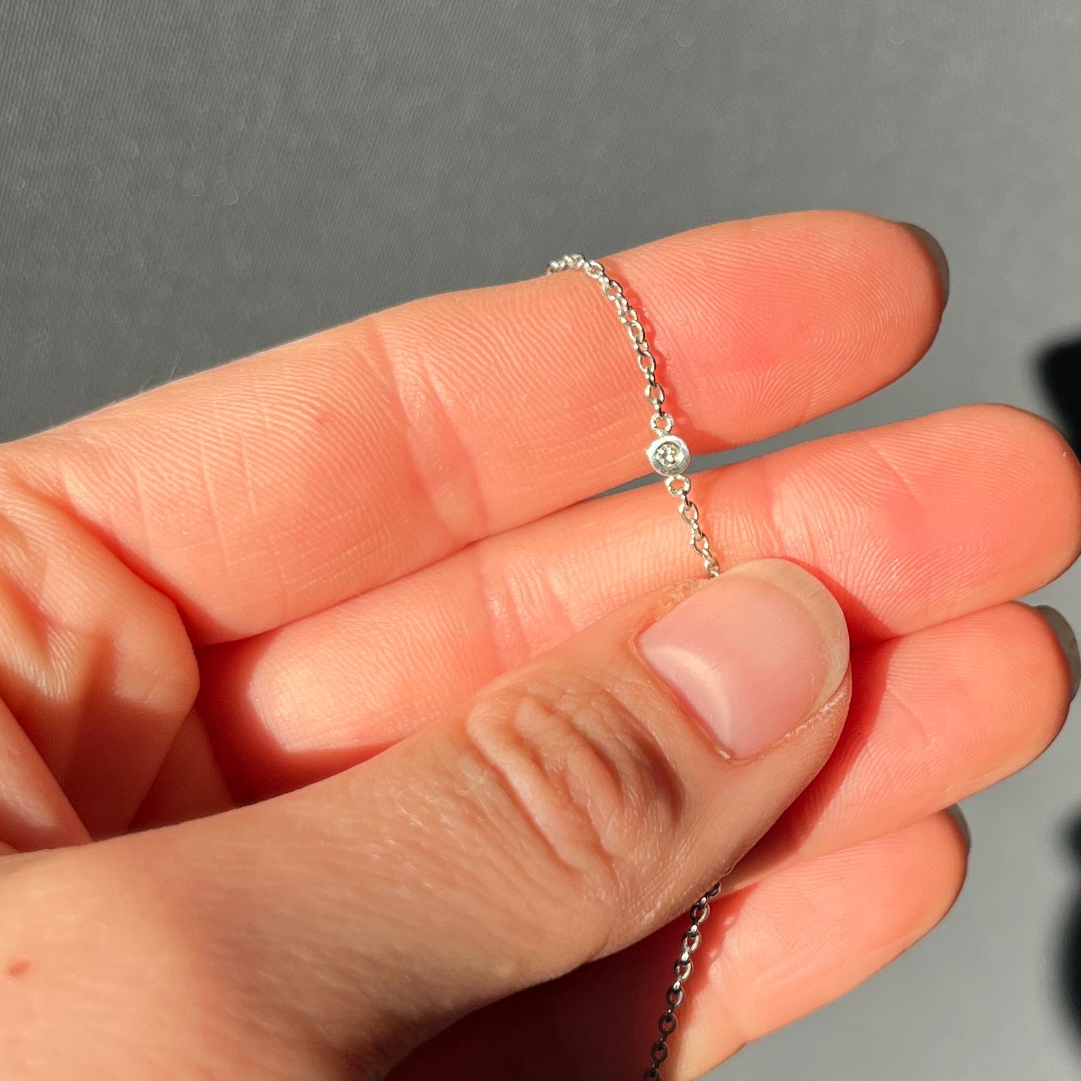 Eine elegante, mit Diamanten besetzte Art-Déco-Kette aus Platin. Jeder Diamant sitzt in einem zarten Kreis aus Platin. Die Diamanten sind insgesamt 328pts und sind hell und fügen Sie die perfekte funkelnde zu dieser Kette! 

Länge der Halskette: