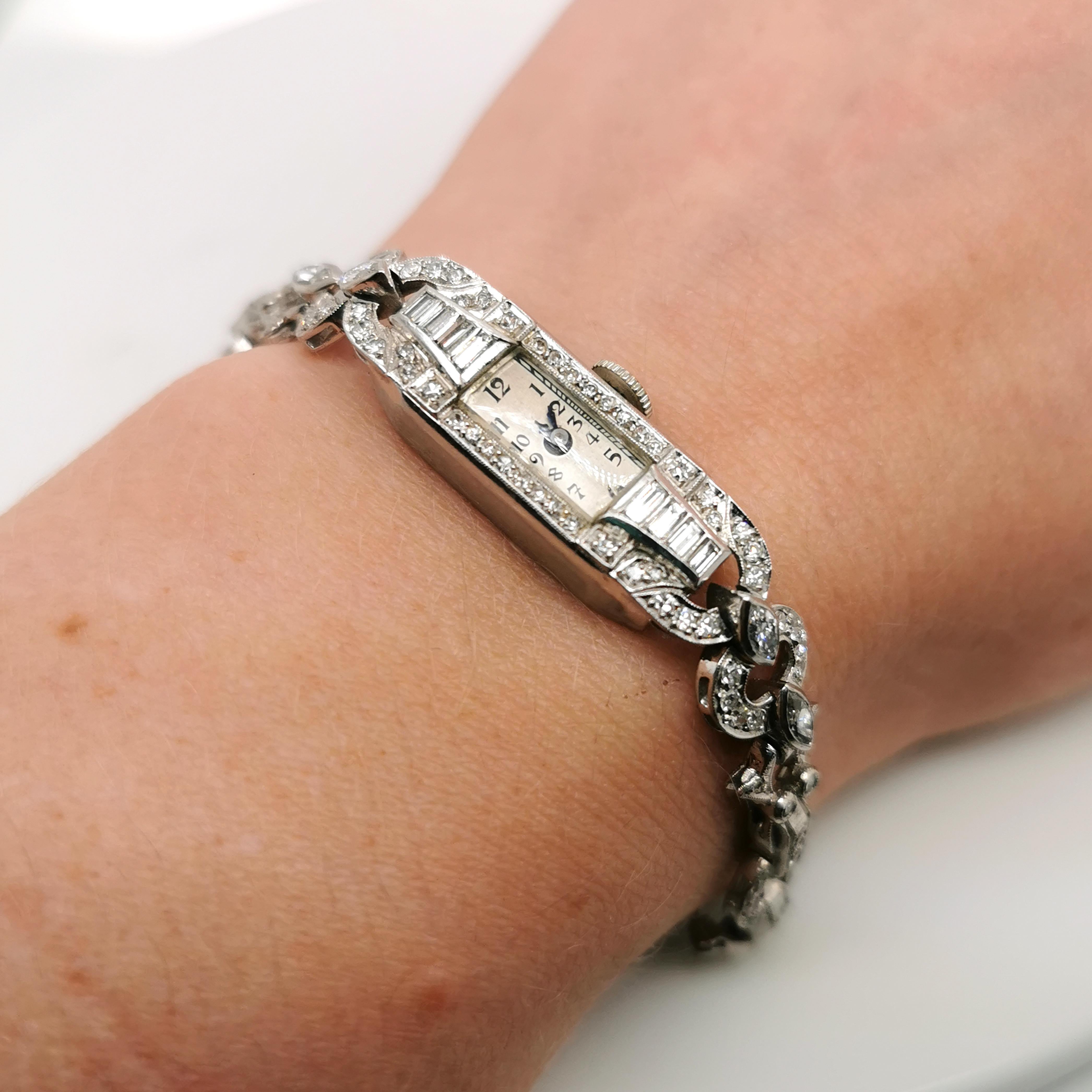 Montre-bracelet cocktail Art déco en platine et diamants, c. 1925 Bon état - En vente à London, GB