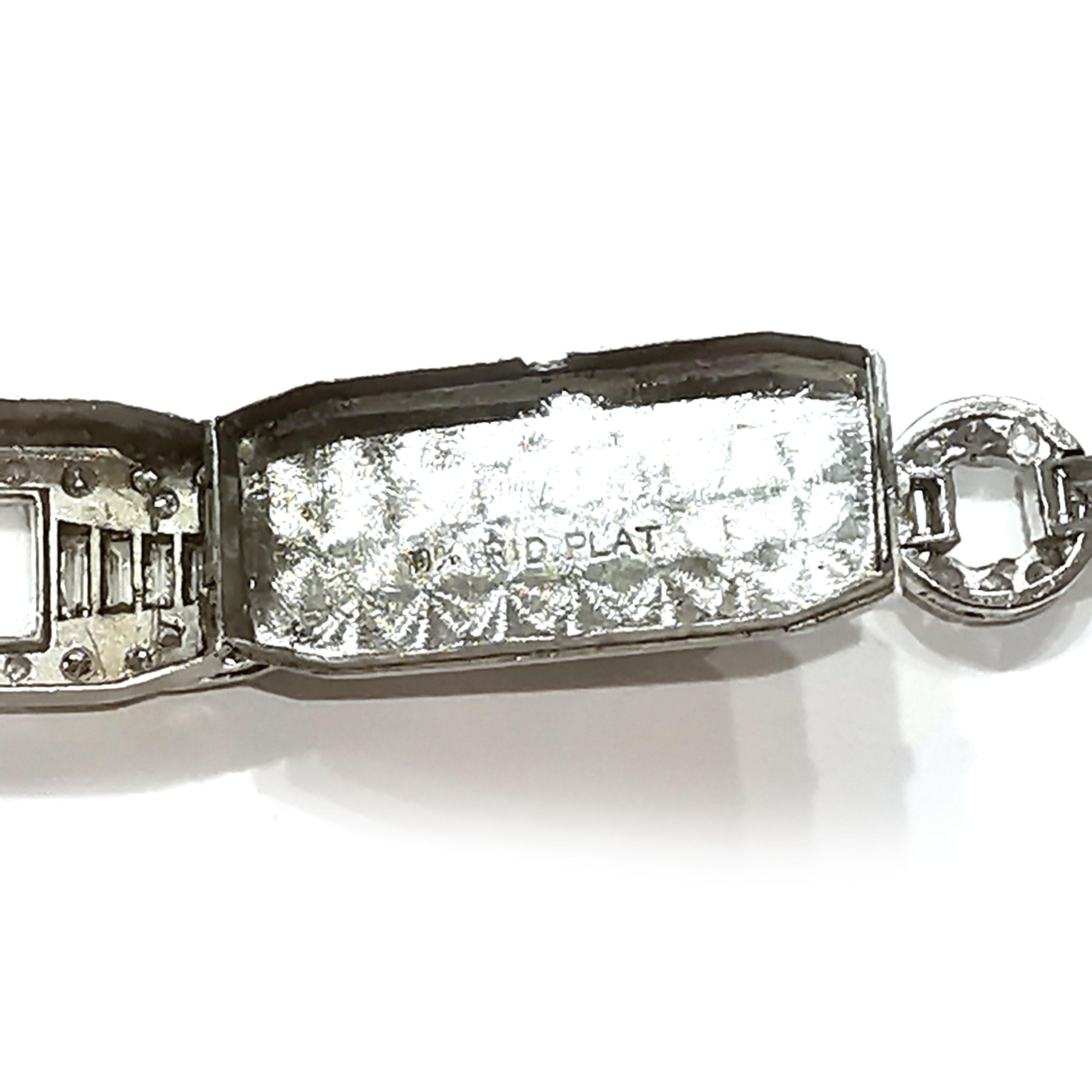 Montre-bracelet cocktail Art déco en platine et diamants, c. 1925 en vente 1
