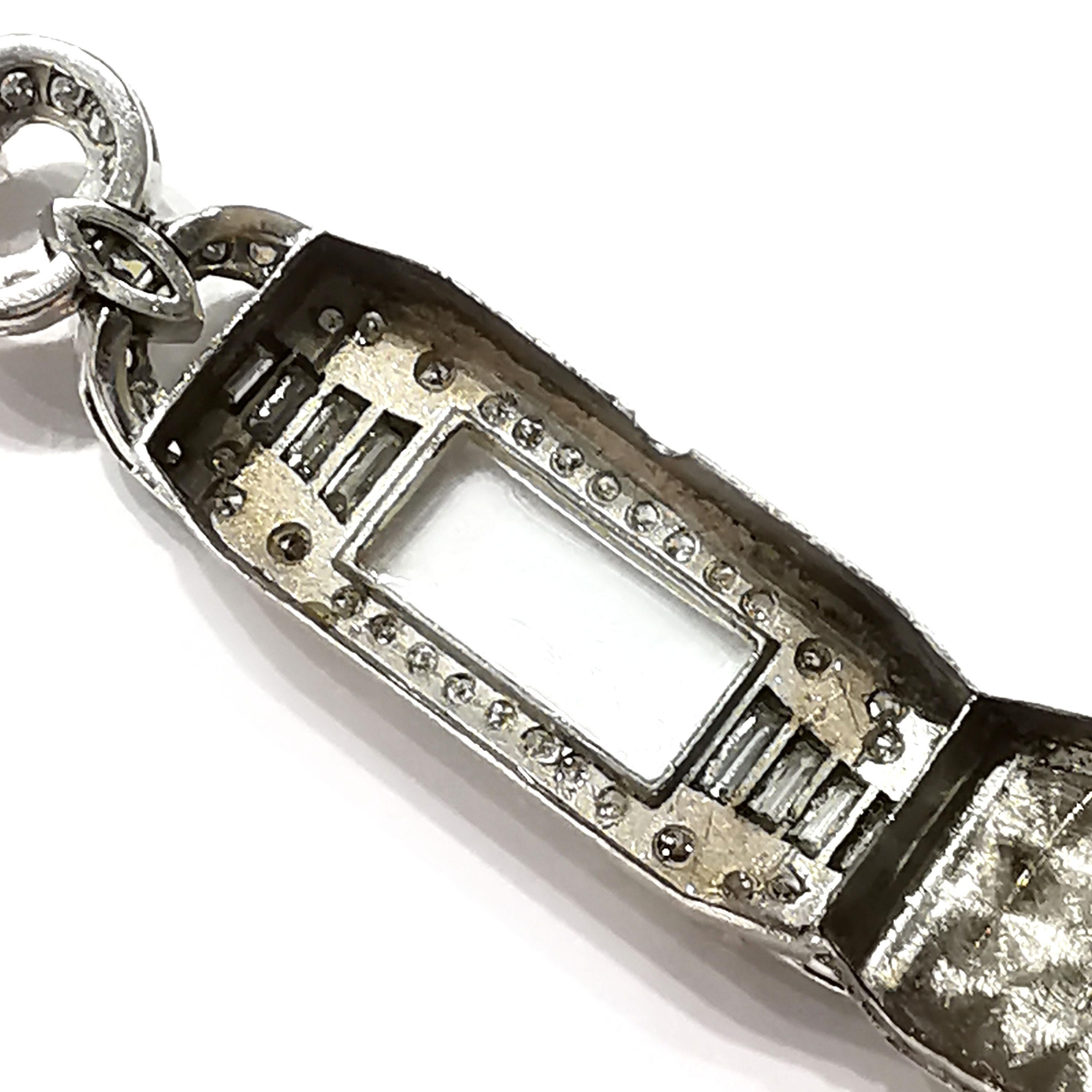 Montre-bracelet cocktail Art déco en platine et diamants, c. 1925 en vente 3