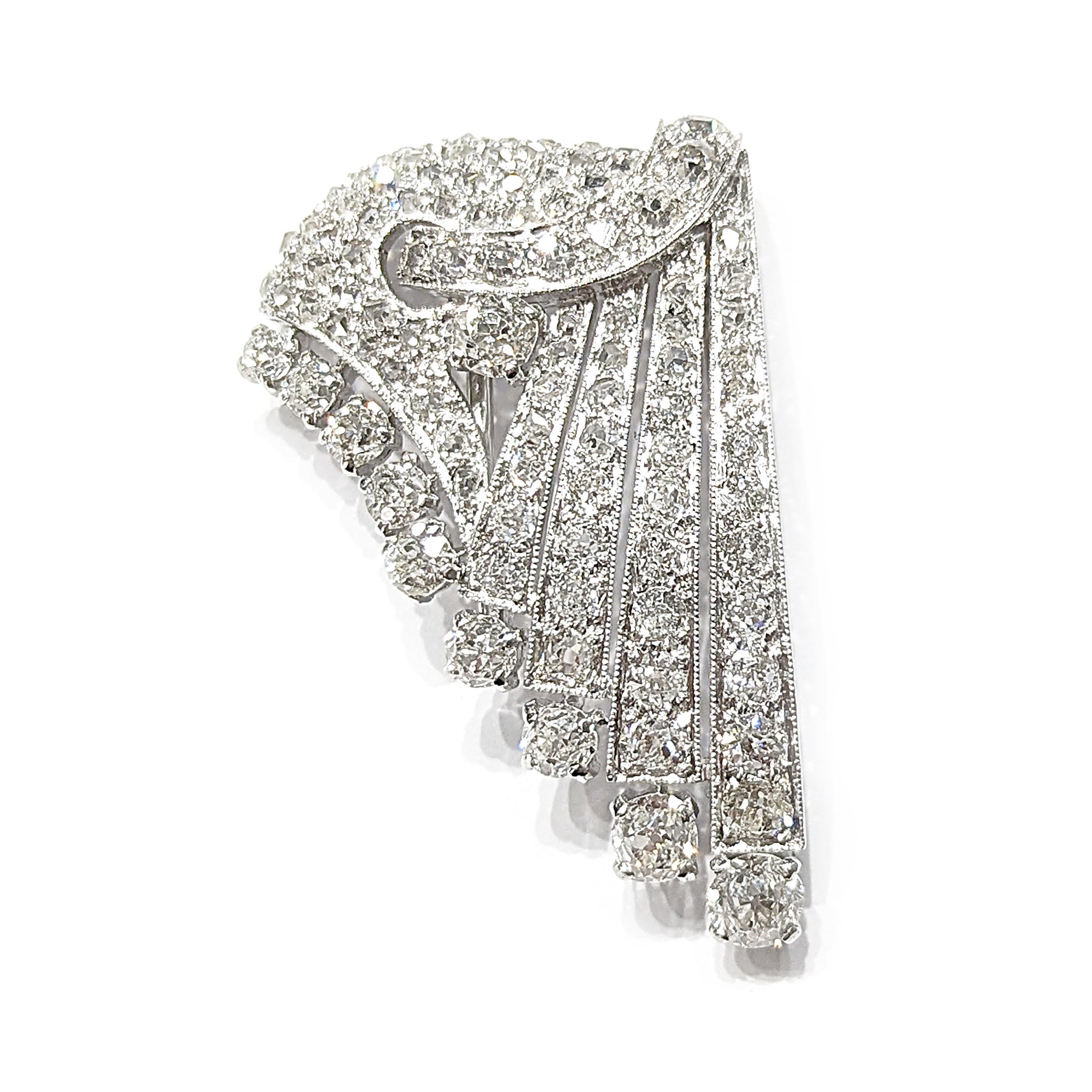 Women's Art Deco Style Diamond and Platinum Double Clip Brooch, 8.00 Carats, Circa 1945 For Sale