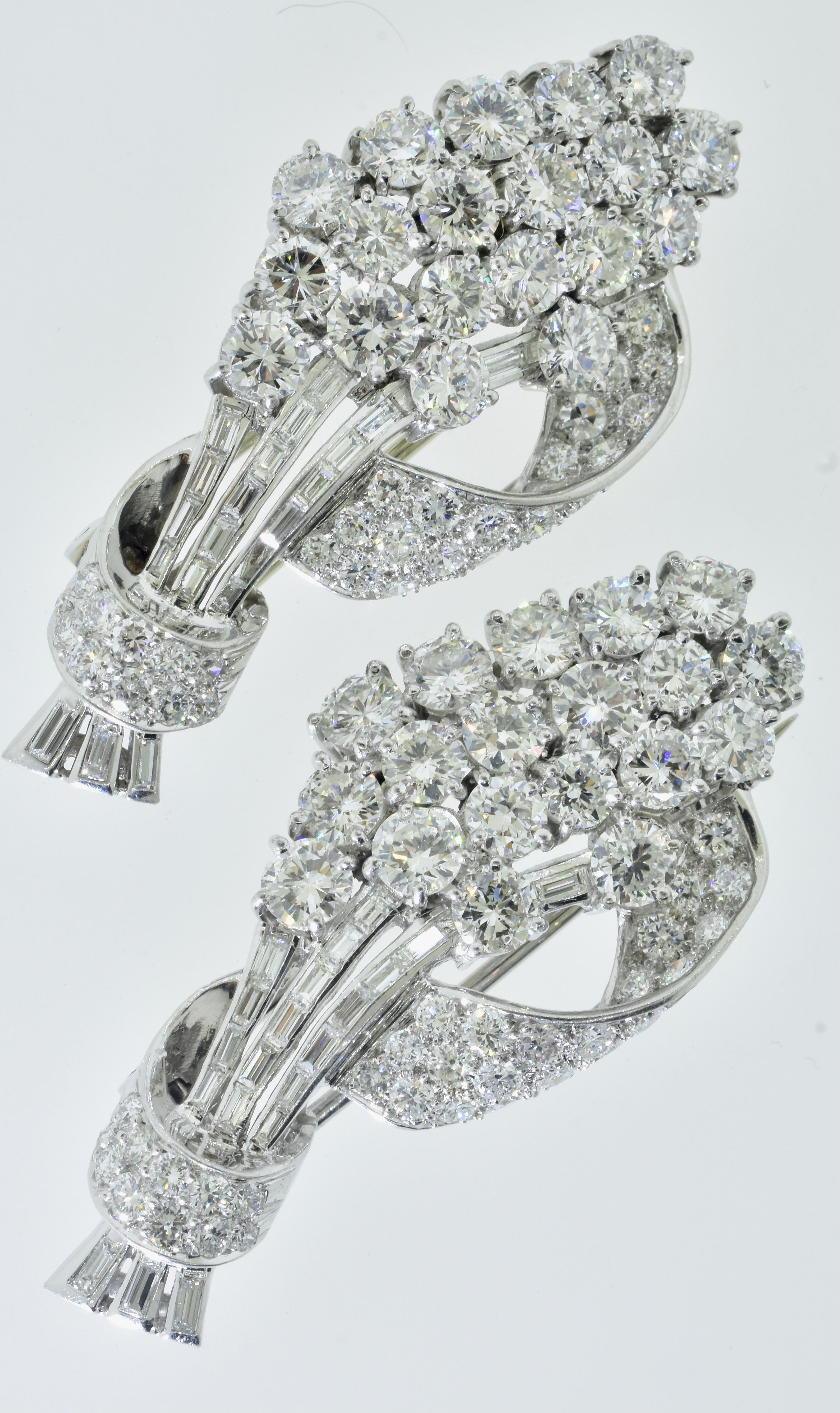 Women's or Men's Art Deco Diamond and Platinum Double Clip Brooch, c. 1930 For Sale