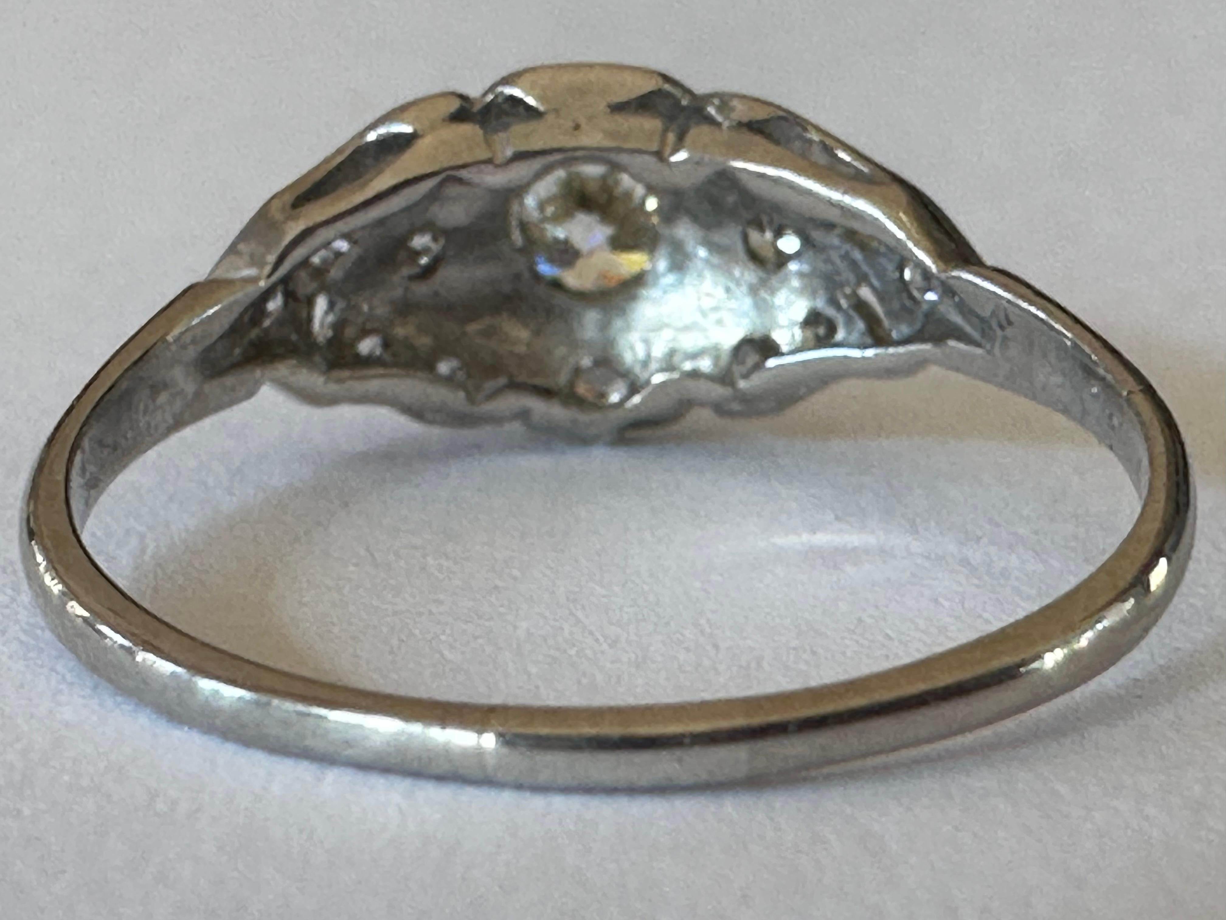 Art Deco Diamond and Platinum Engagement Ring  In Good Condition For Sale In Denver, CO