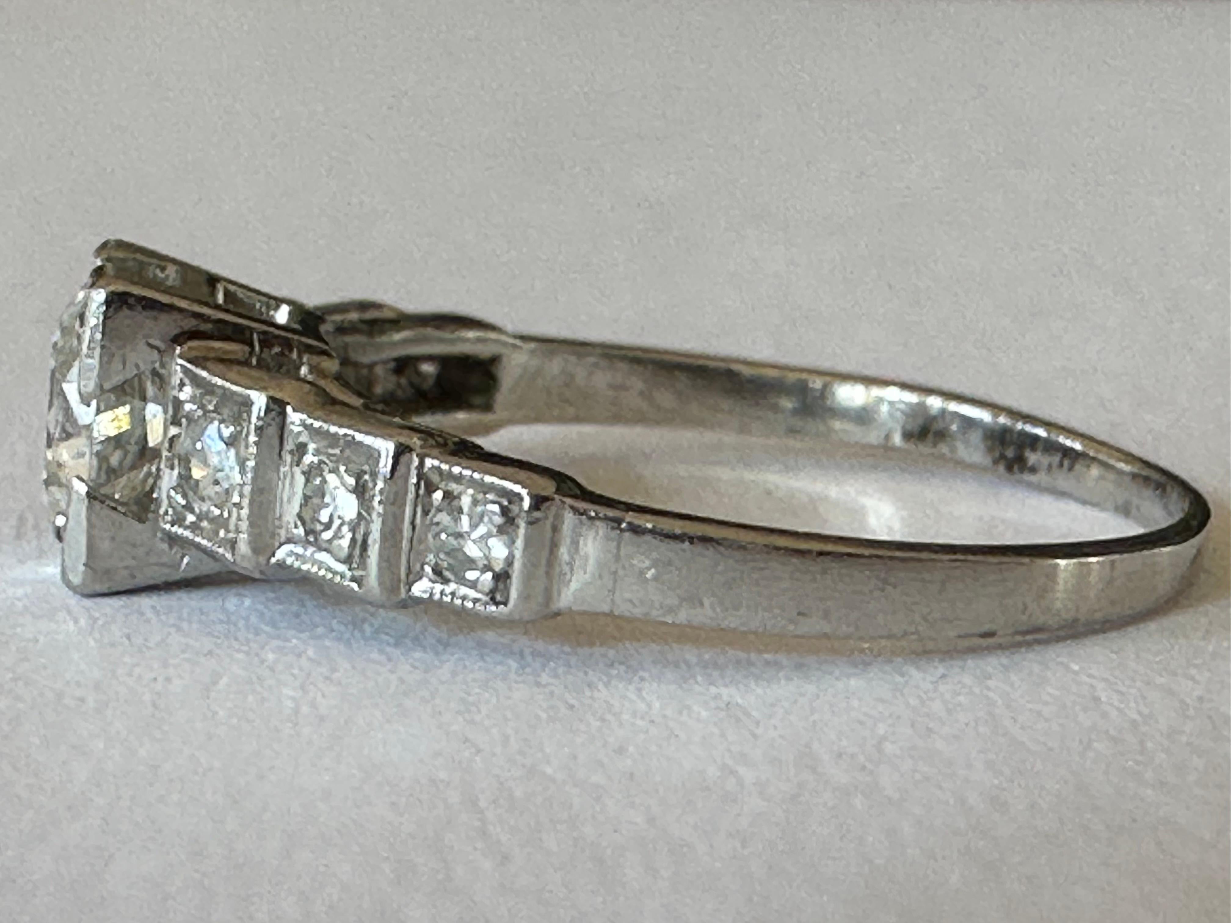 Art Deco Diamant und Platin Verlobungsring  (Alteuropäischer Schliff) im Angebot