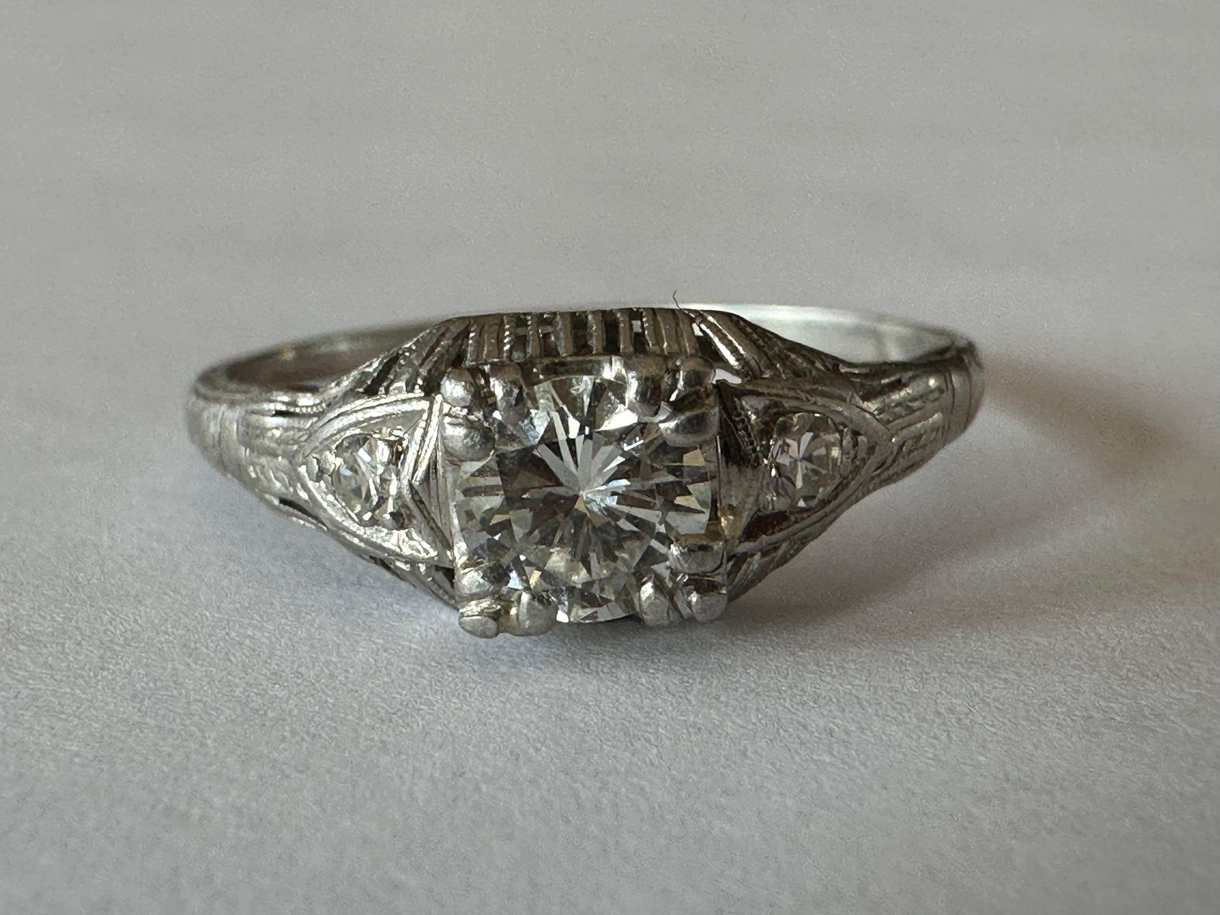 Art Deco Diamond and Platinum Engagement Ring  For Sale 1