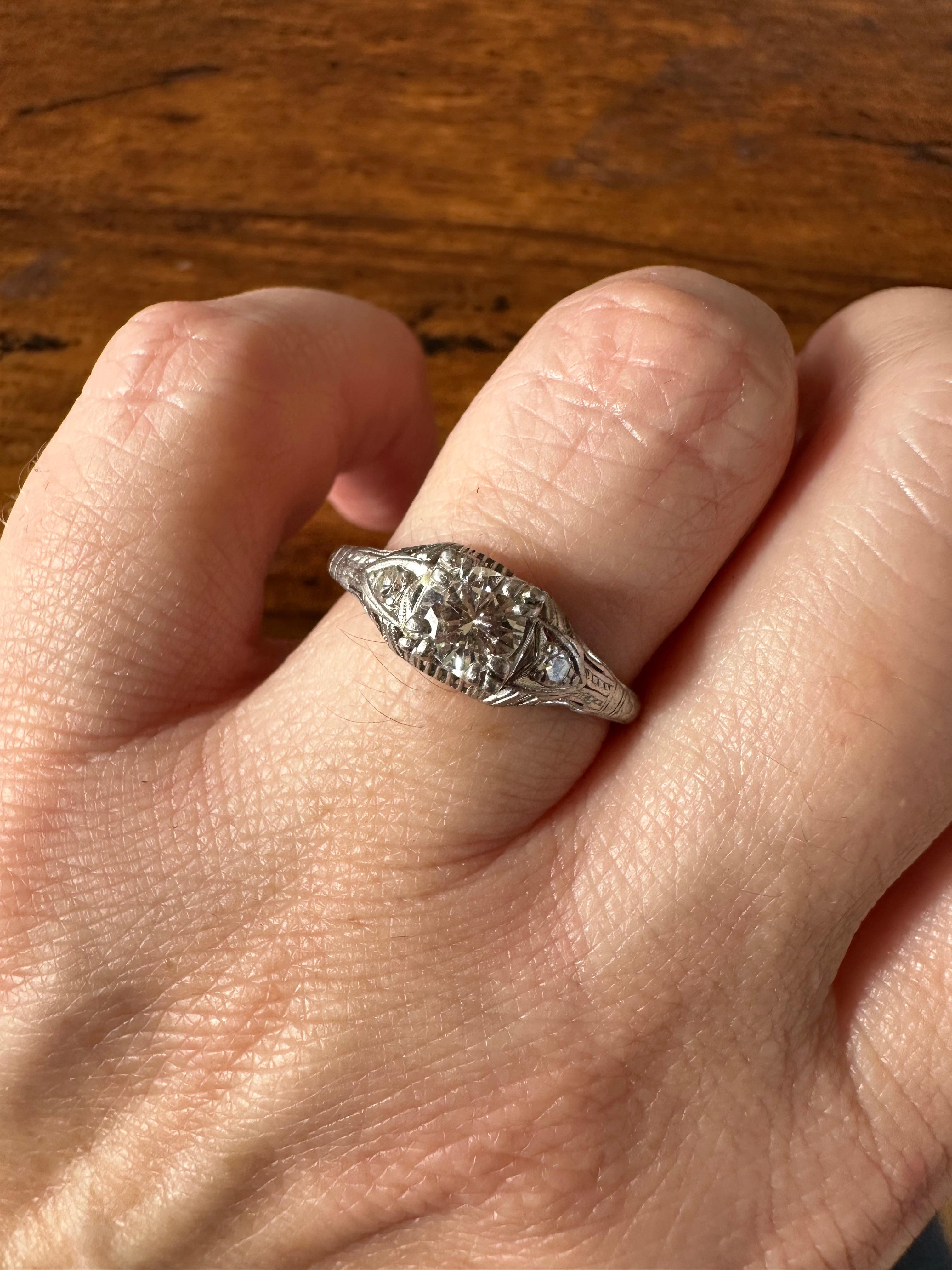 Art Deco Diamond and Platinum Engagement Ring  For Sale 3