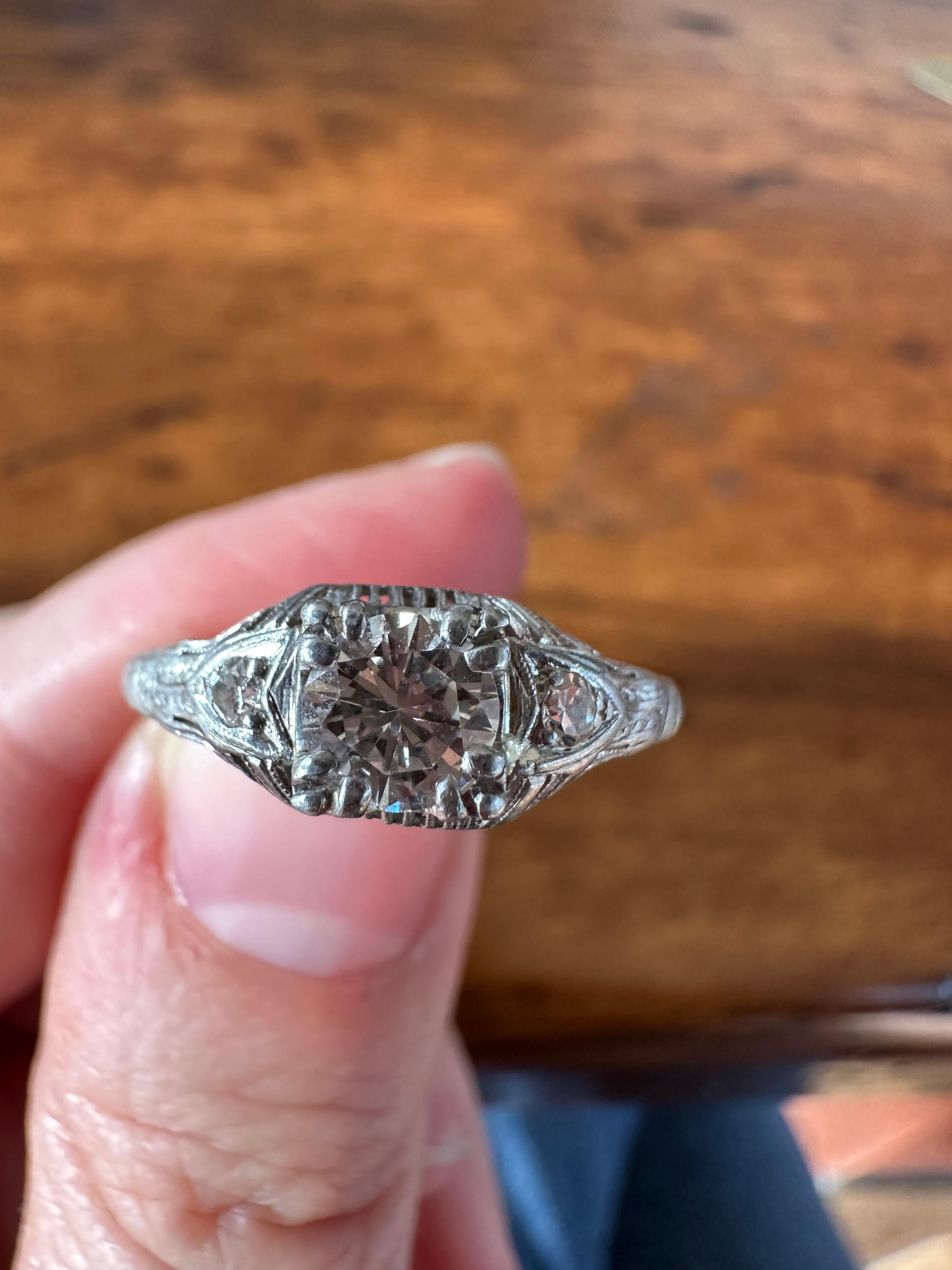 Art Deco Diamond and Platinum Engagement Ring  For Sale 4