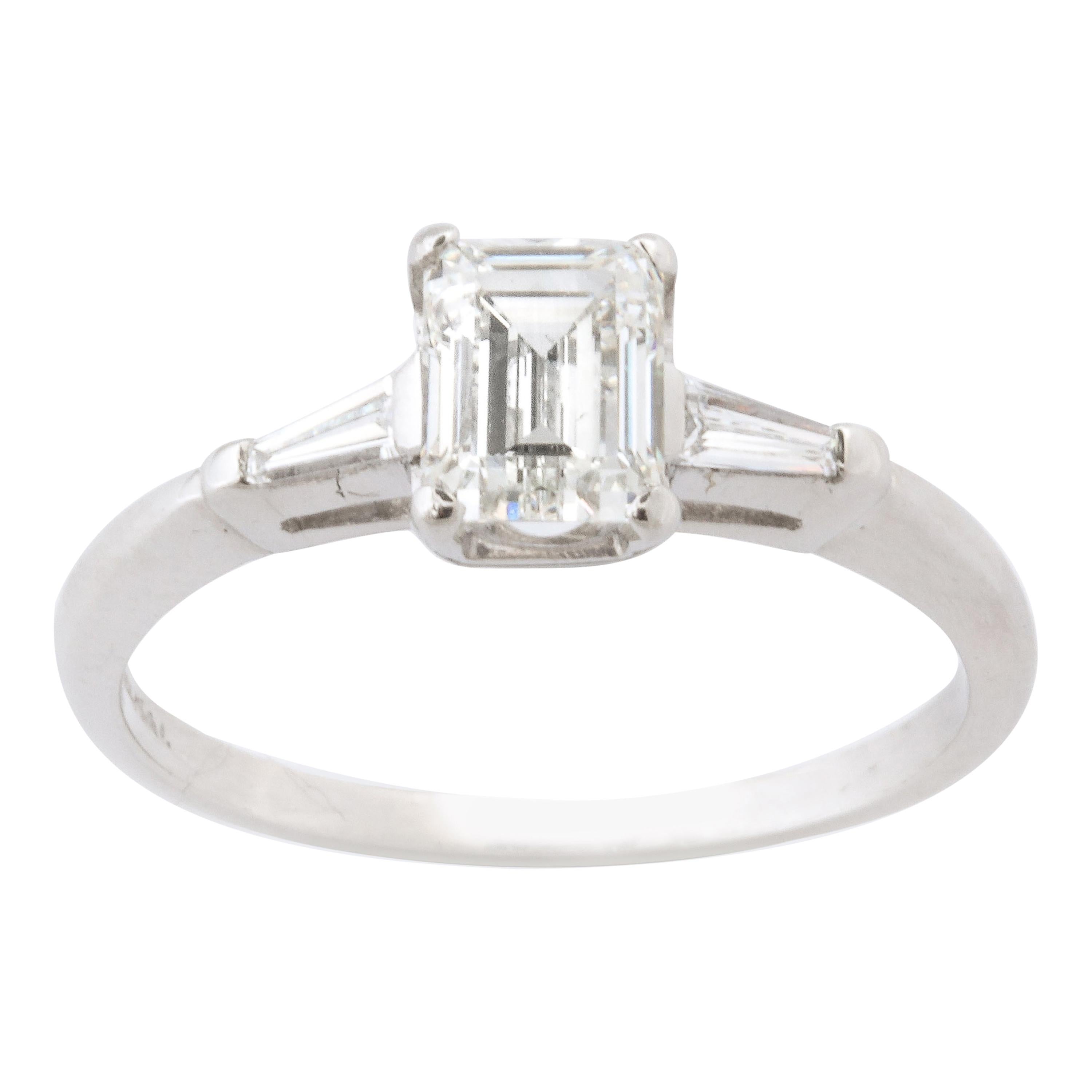 Bague de fiançailles Art déco avec diamants taille émeraude de 1,07 carat et baguettes certifiés GIA en vente
