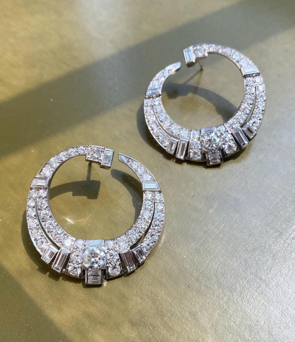 Art Deco Diamond and Platinum Mixed-Cut Bypass Hoop Earrings In Good Condition In New York, NY