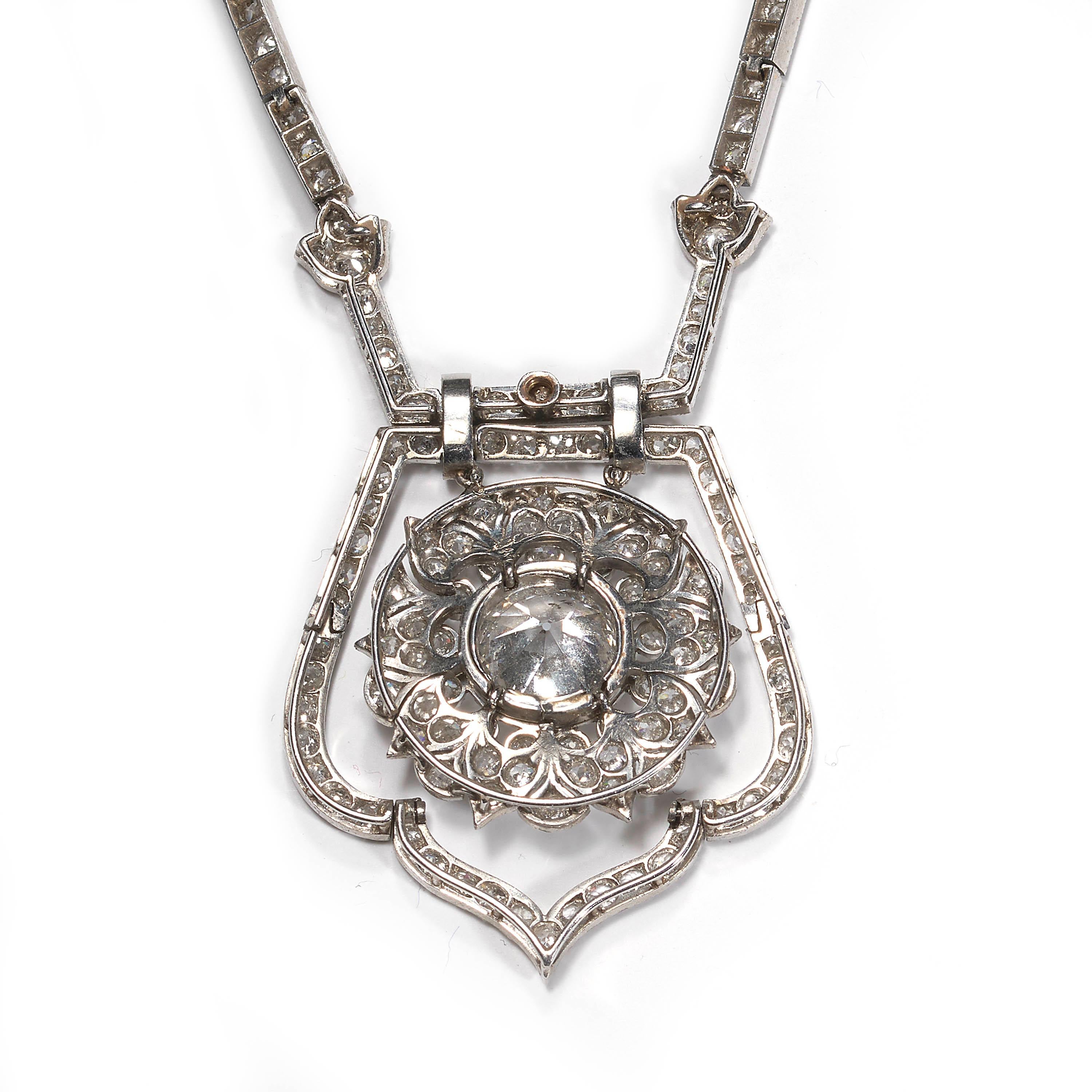 Art Deco Diamond and Platinum Necklace, 18.75 Carats In Good Condition For Sale In London, GB