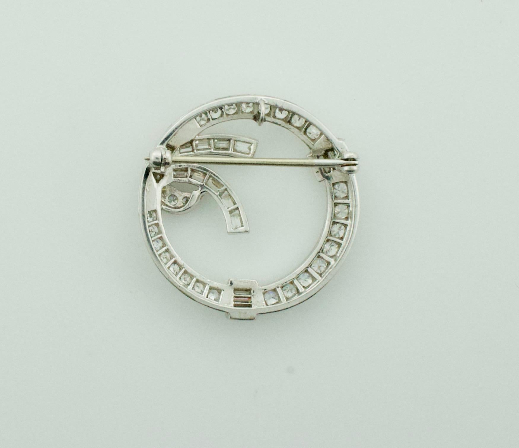 Combinaison collier et broche Art déco en platine et diamants, c. 1930 en vente 2