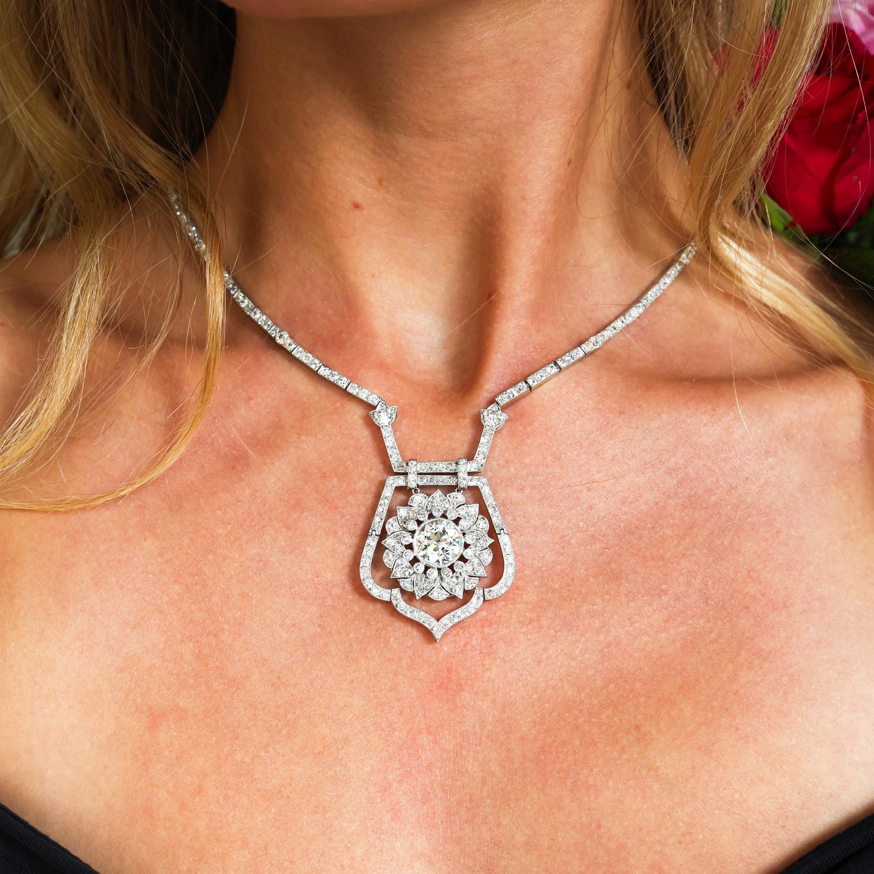 Collana Art Déco di diamanti e platino, 1920 circa, 18,75 carati In condizioni buone in vendita a London, GB