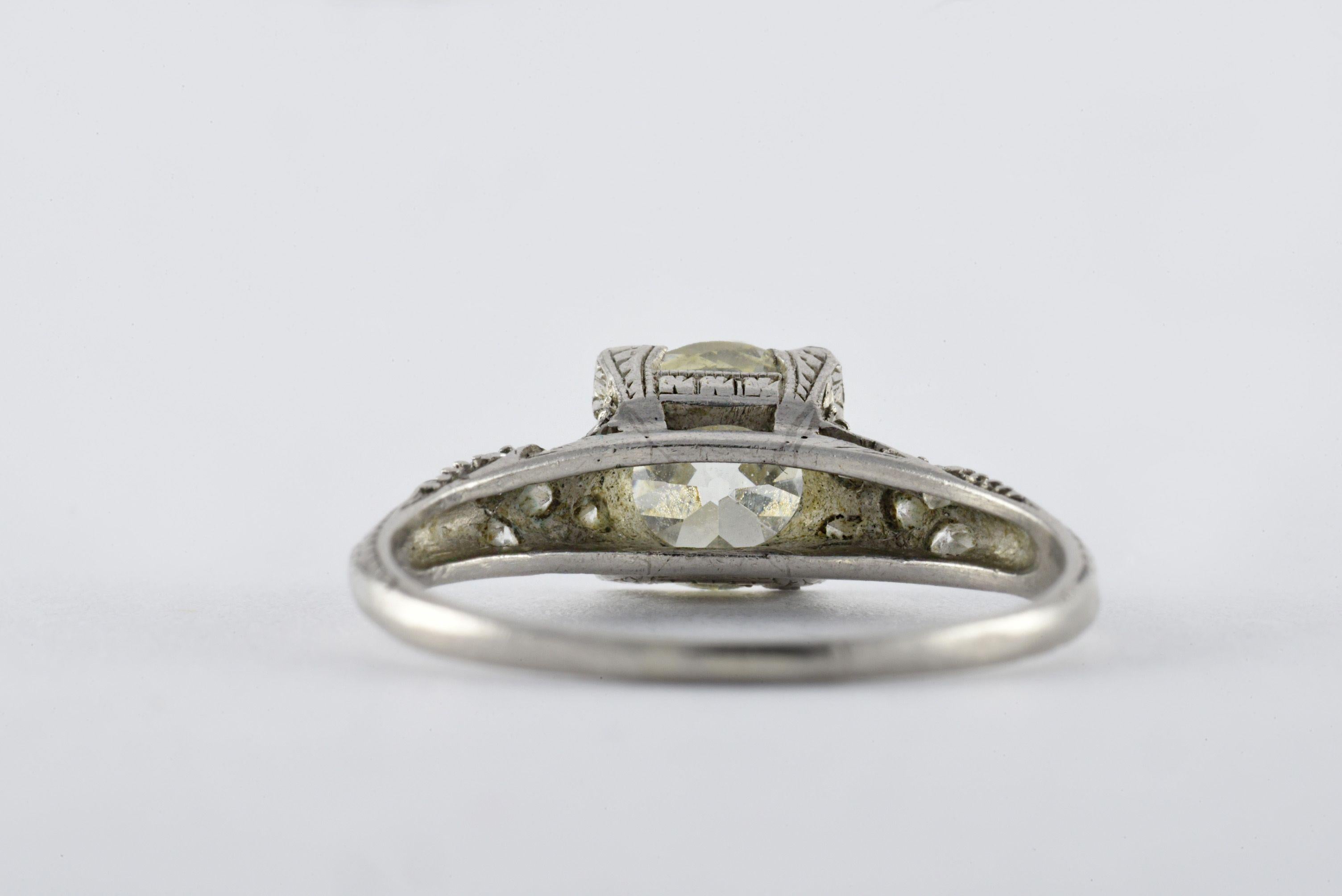 Women's Art Deco Diamond and Platinum Ring For Sale