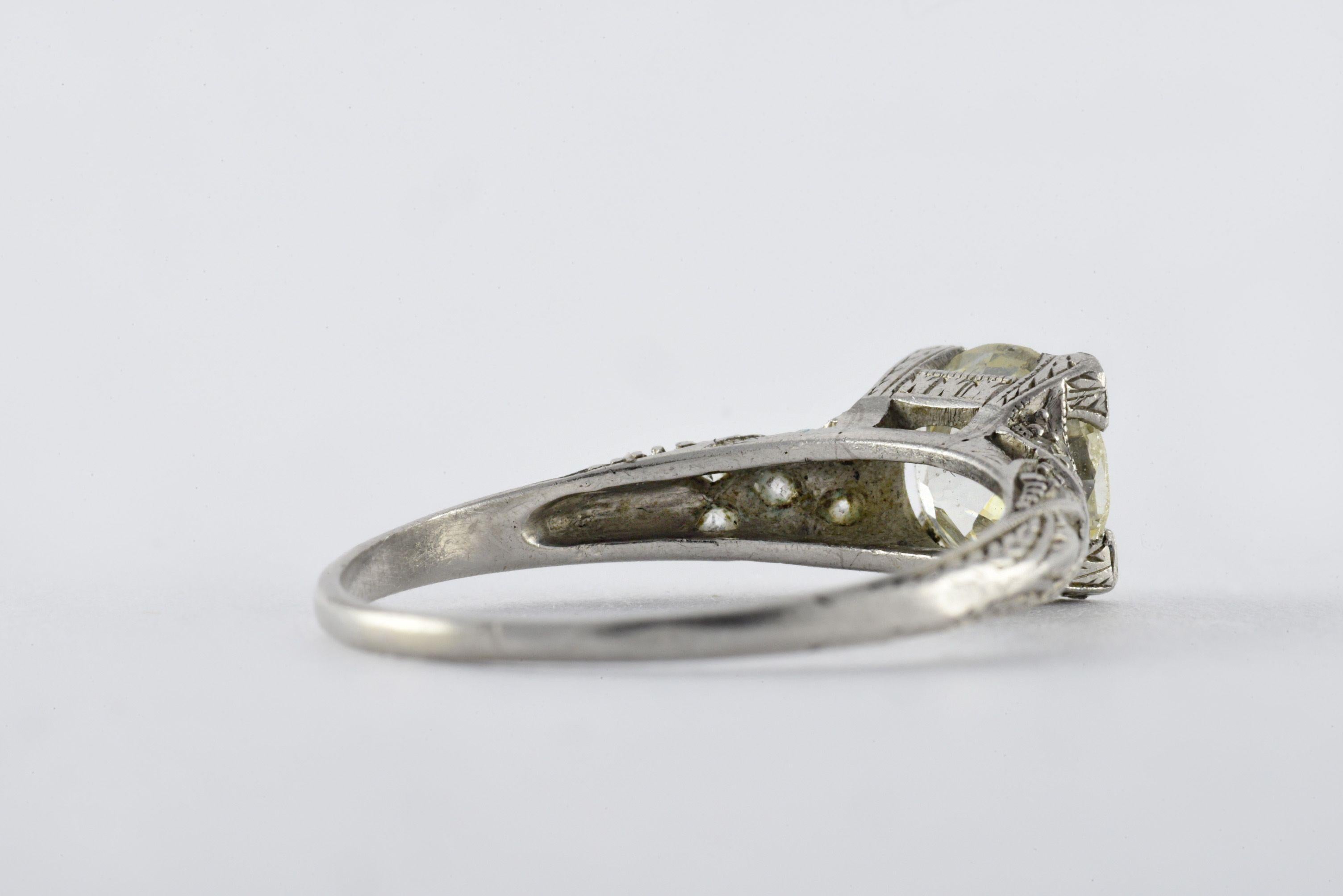 Art Deco Diamond and Platinum Ring For Sale 1