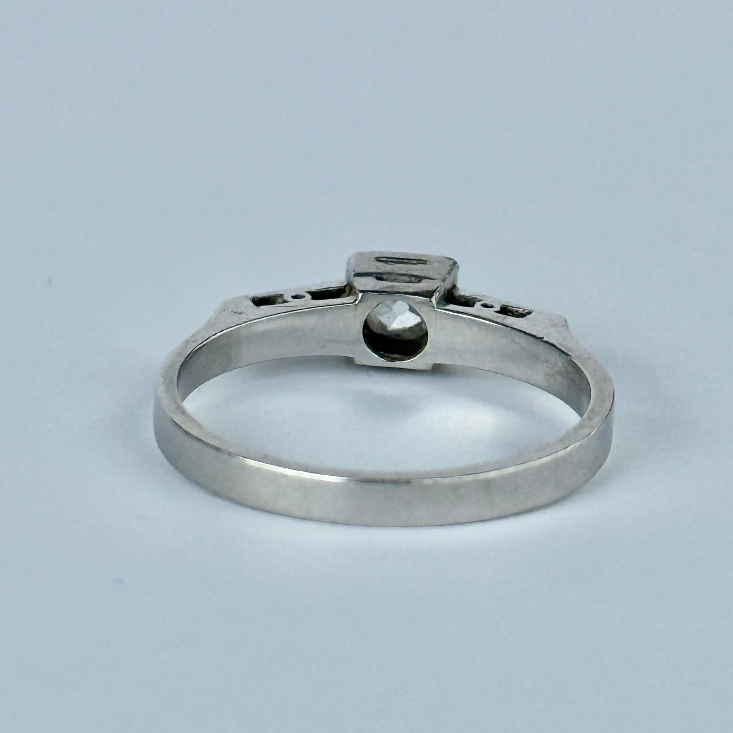 Bague solitaire en platine et diamant Art déco en vente 1