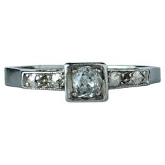 Bague solitaire en platine et diamant Art déco
