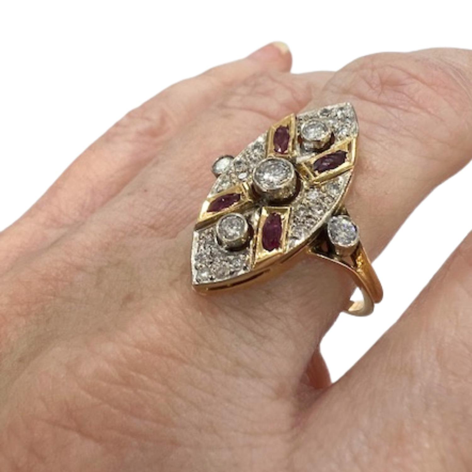 Donna Anello Art Deco in oro con diamanti e rubini in vendita