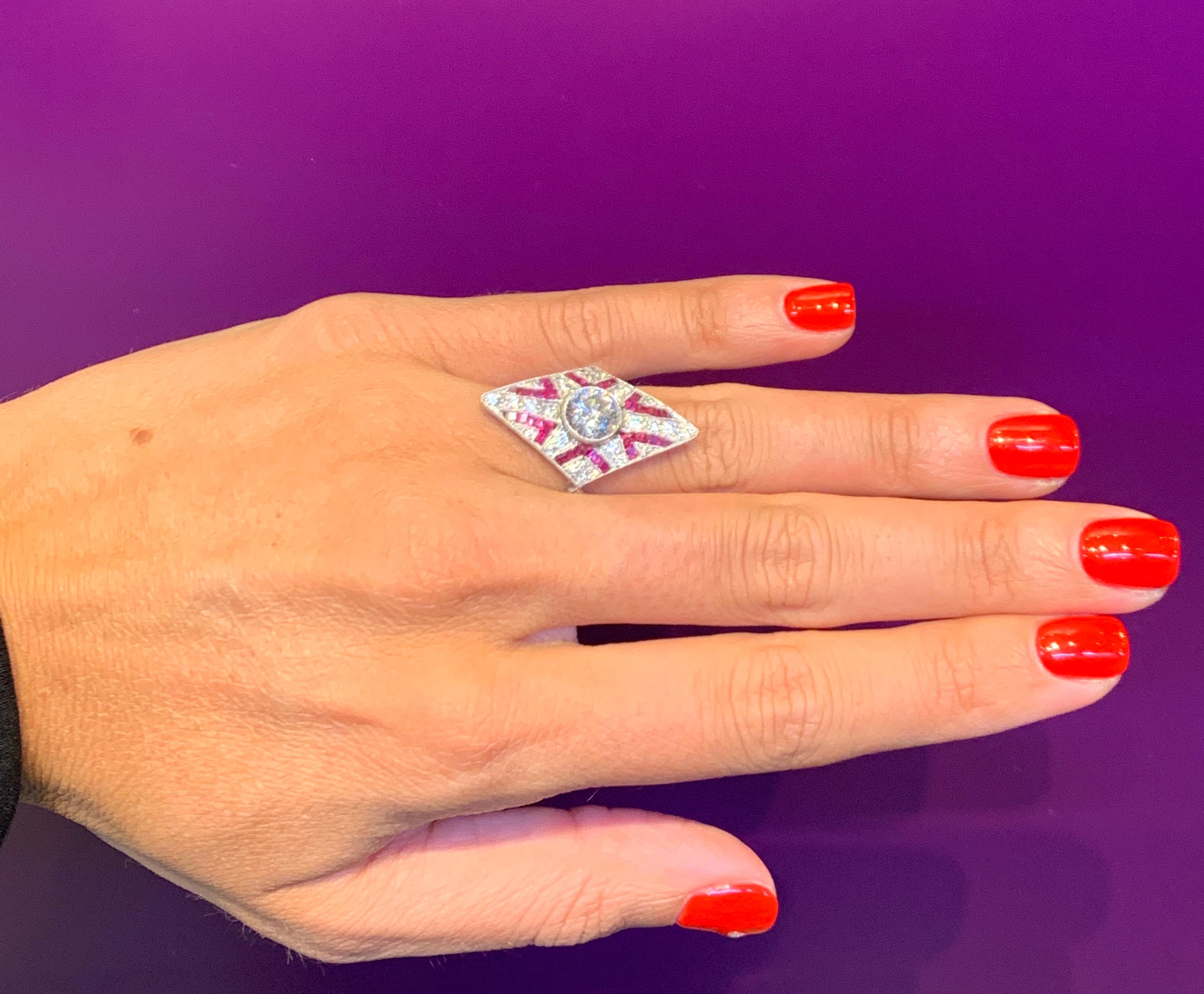 Art-Dco-Ring mit Diamanten und Rubinen Navette (Art déco) im Angebot