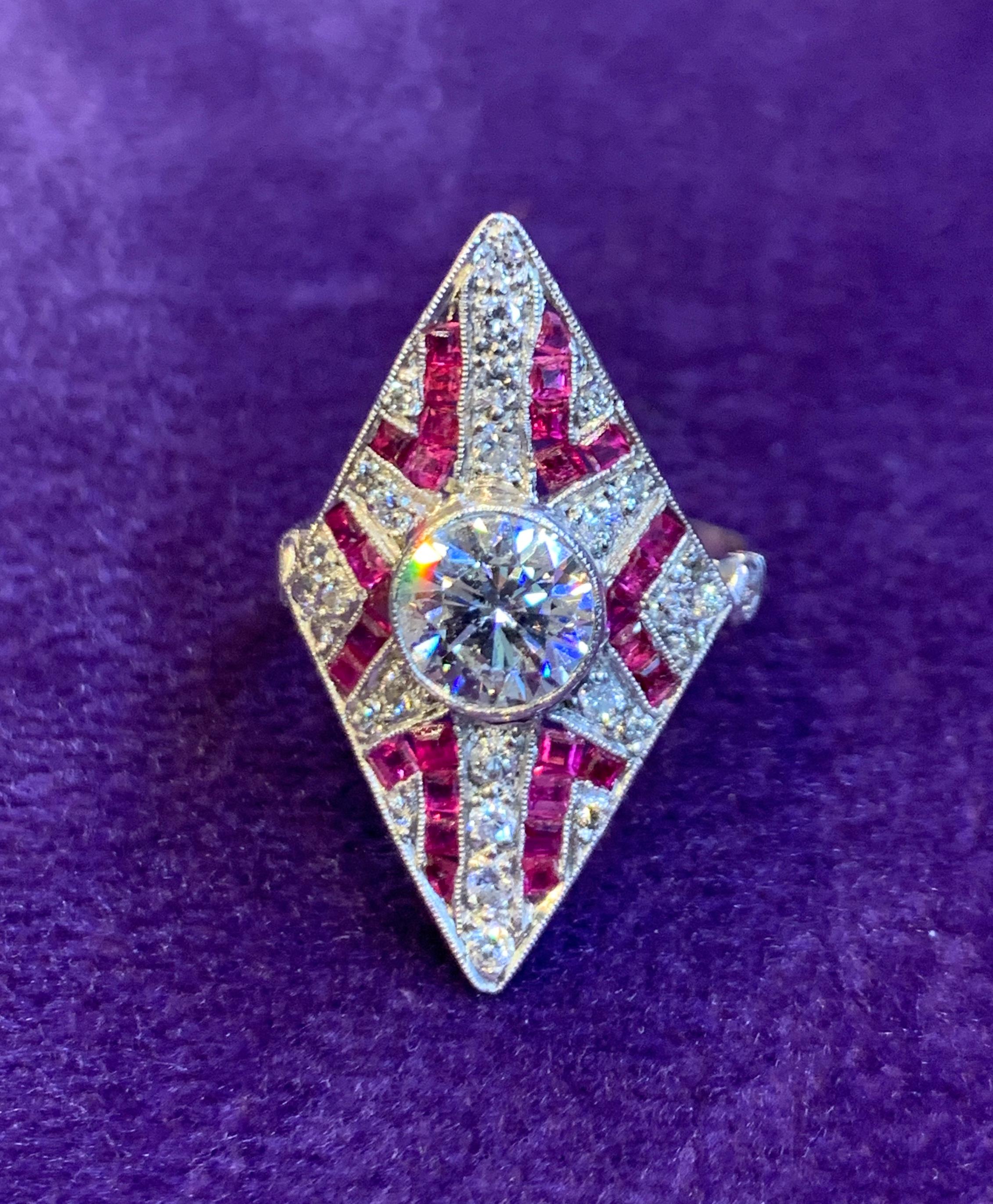Art-Dco-Ring mit Diamanten und Rubinen Navette im Zustand „Hervorragend“ im Angebot in New York, NY
