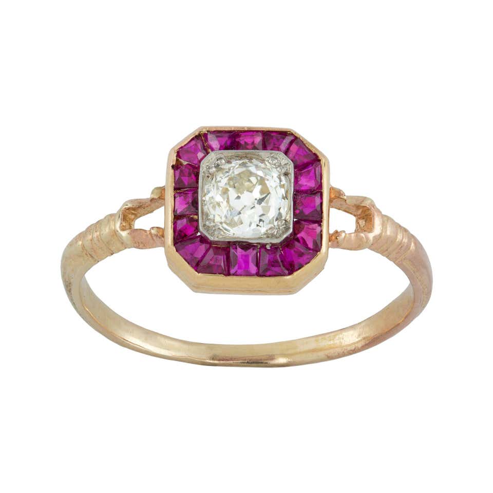 Art Deco Diamond and Ruby Octagonal Cluster Ring For Sale at 1stDibs